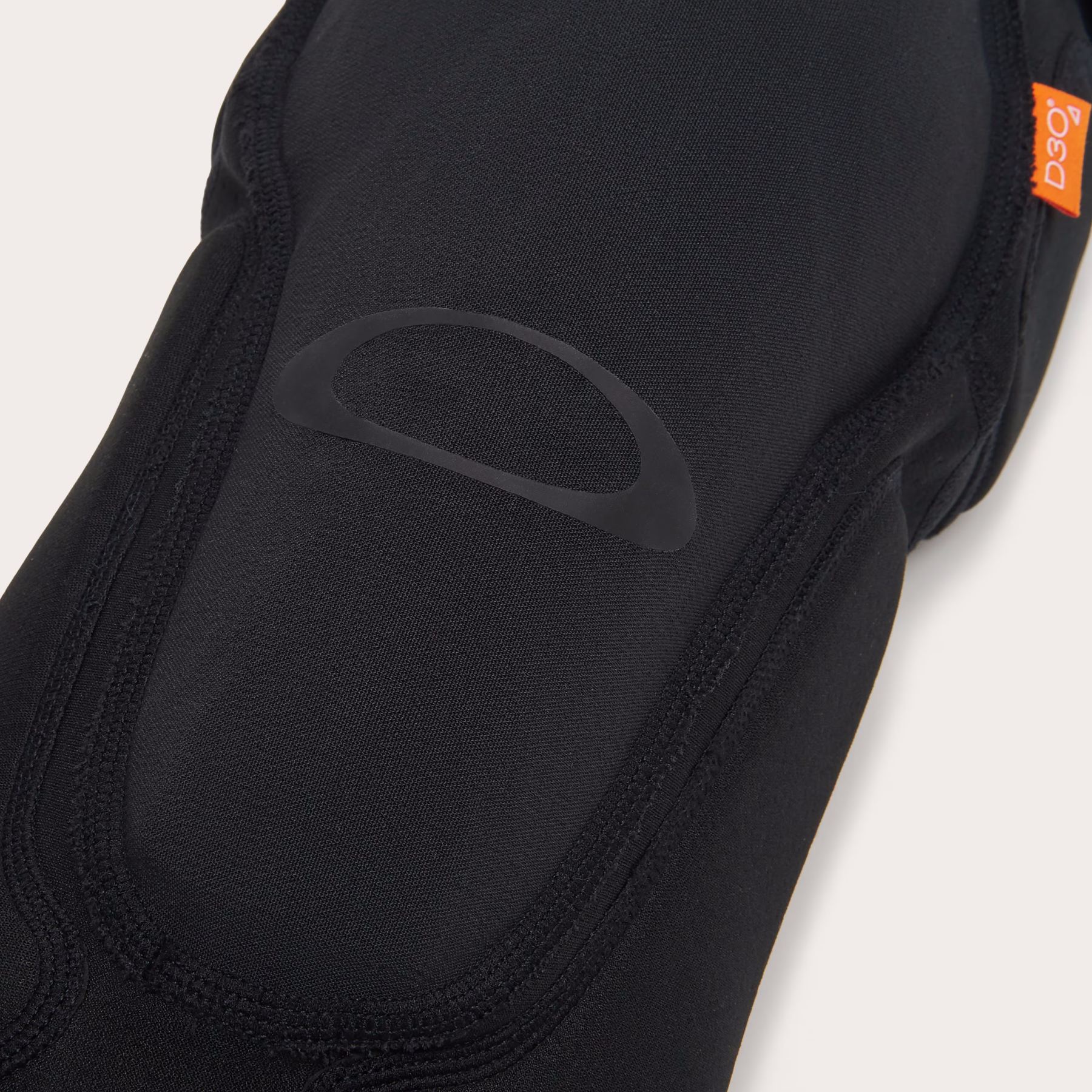 Oakley Drop In D3O Knee Guards - Blackout | BIKE24