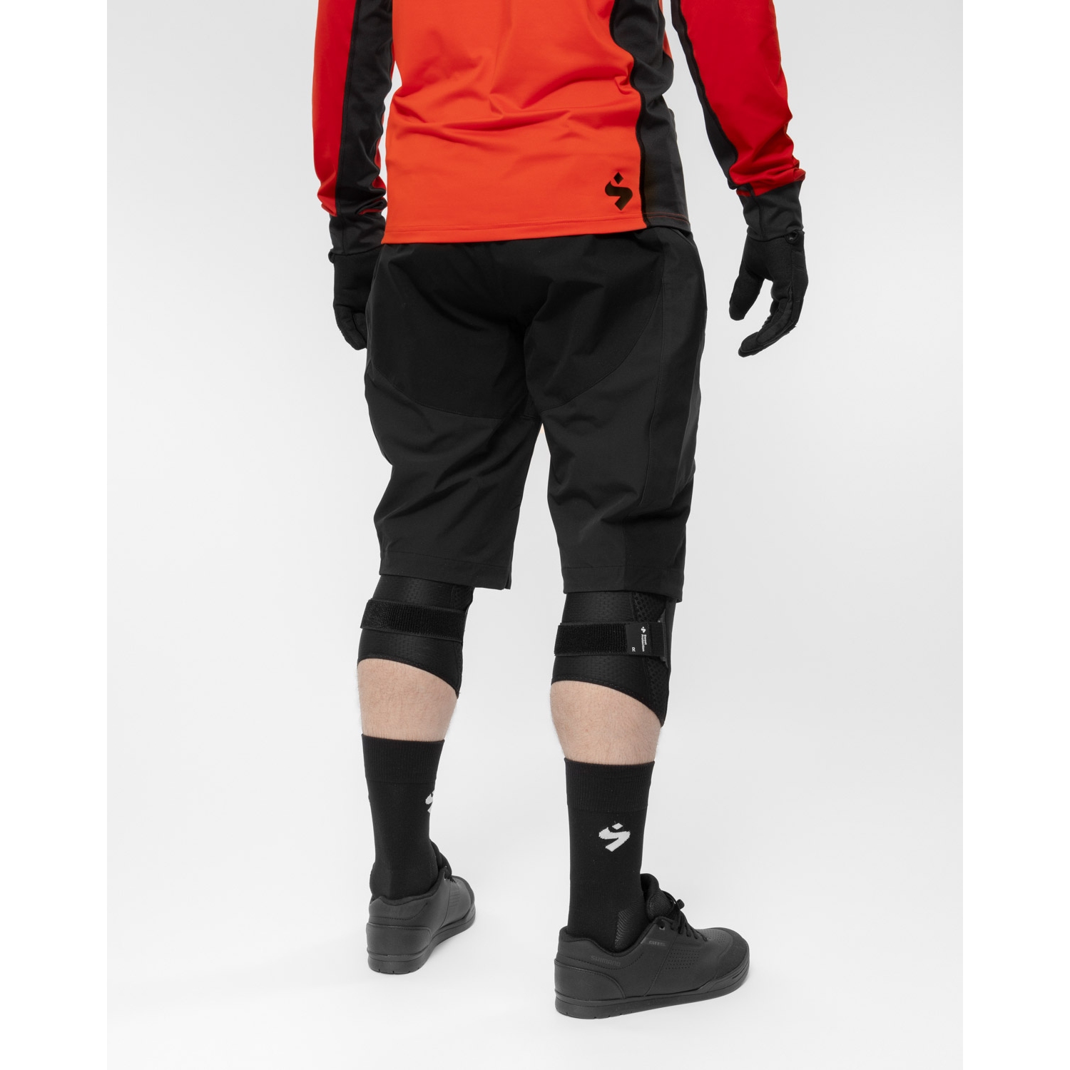 SWEET Protection Hunter MTB Shorts Men - Black | BIKE24