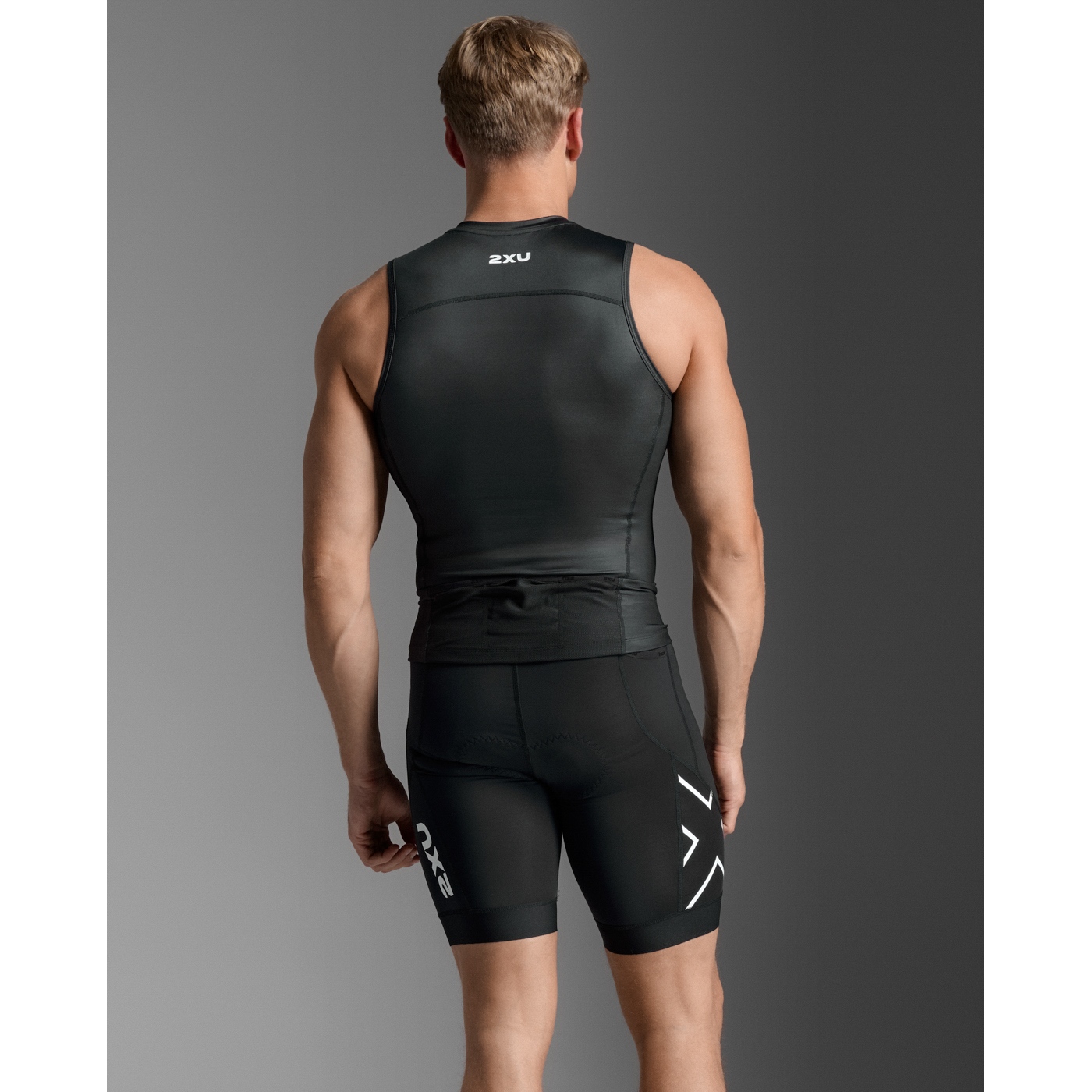 2XU Core Triathlon Tank Top Men - black/white | BIKE24