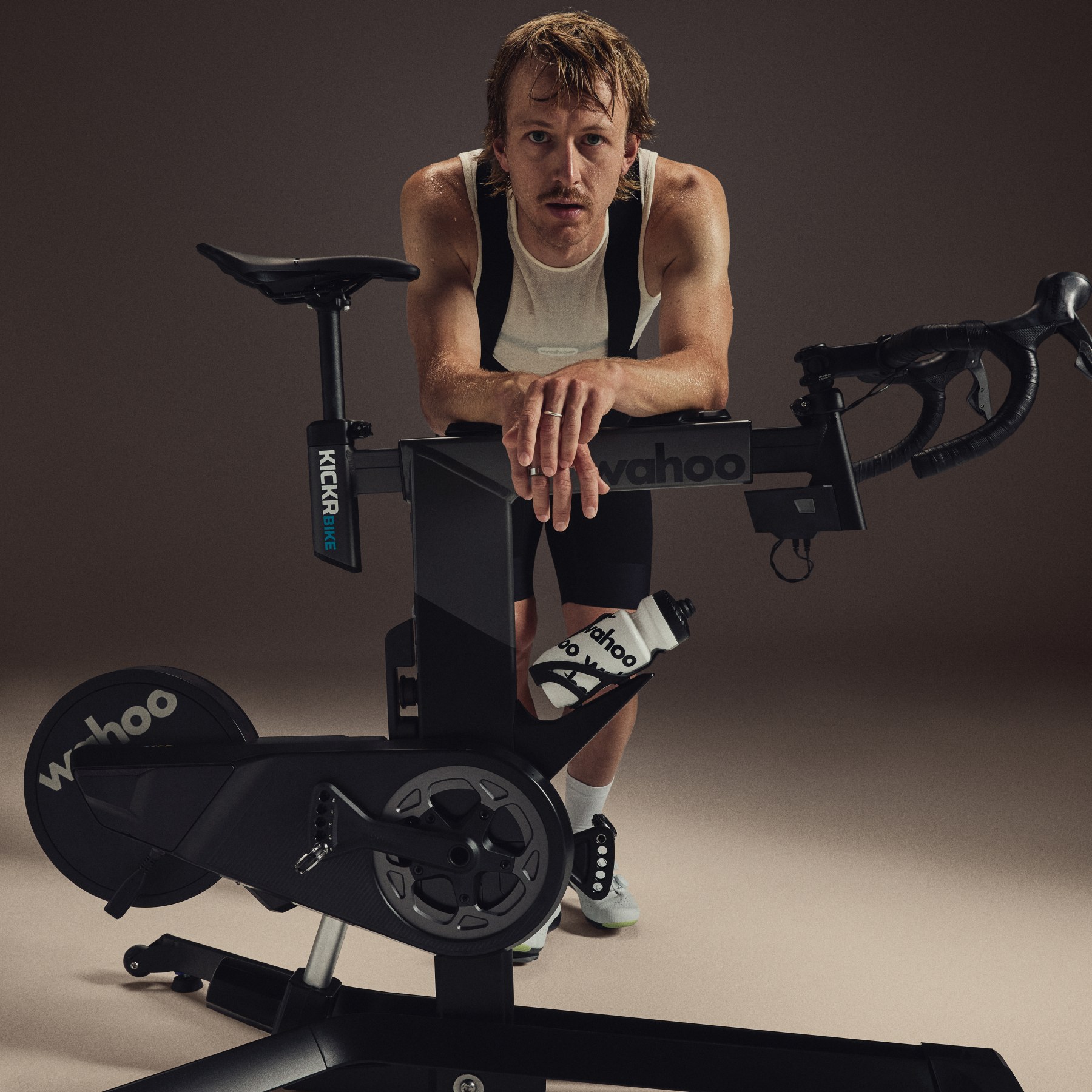 【スペースライダー】Wahoo KICKR BIKE WFBIKE1 Wahoo Bicicleta Indoor - KICKR Bike Pro - black | BIKE24