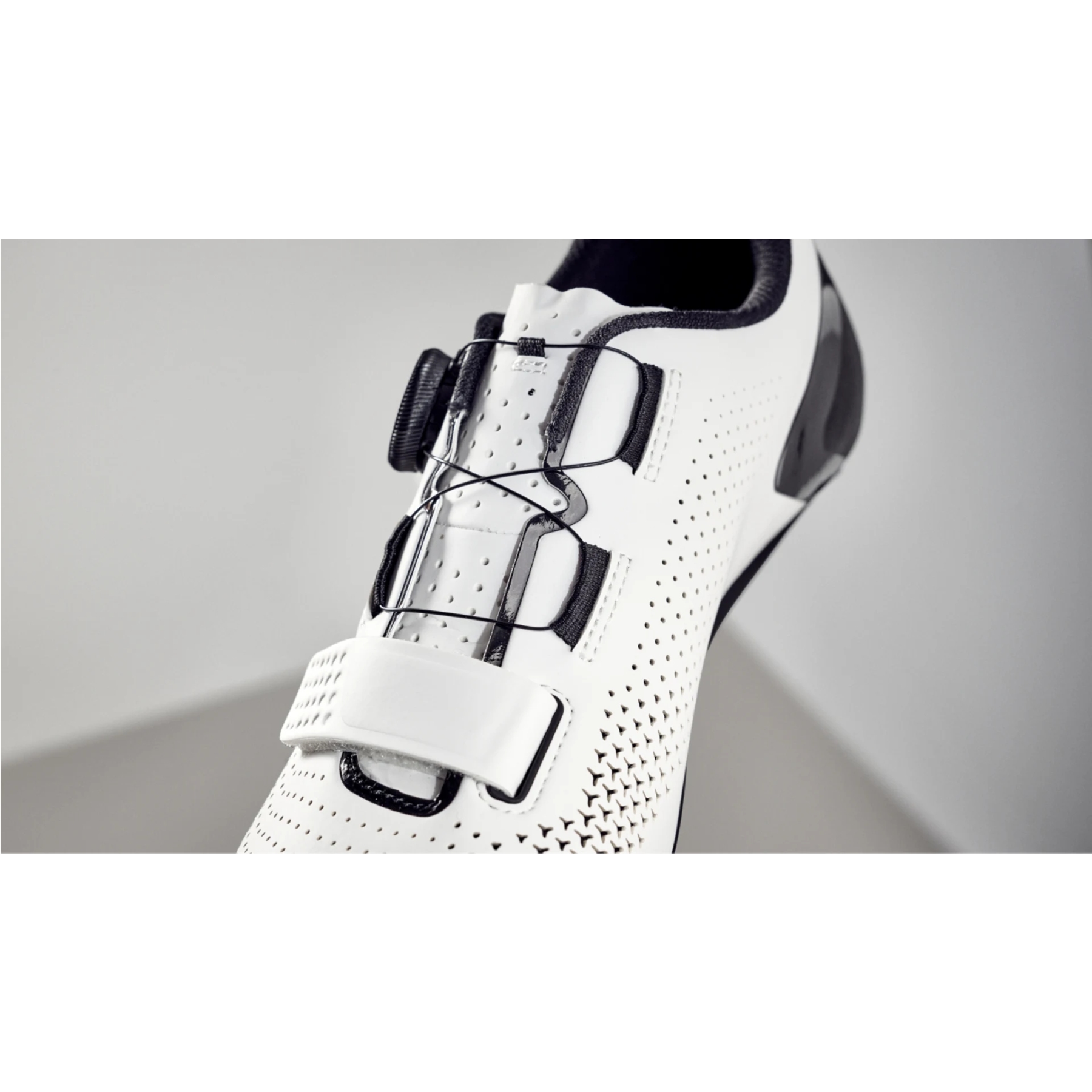 Trek Circuit Road Cycling Shoes - White/Black | BIKE24