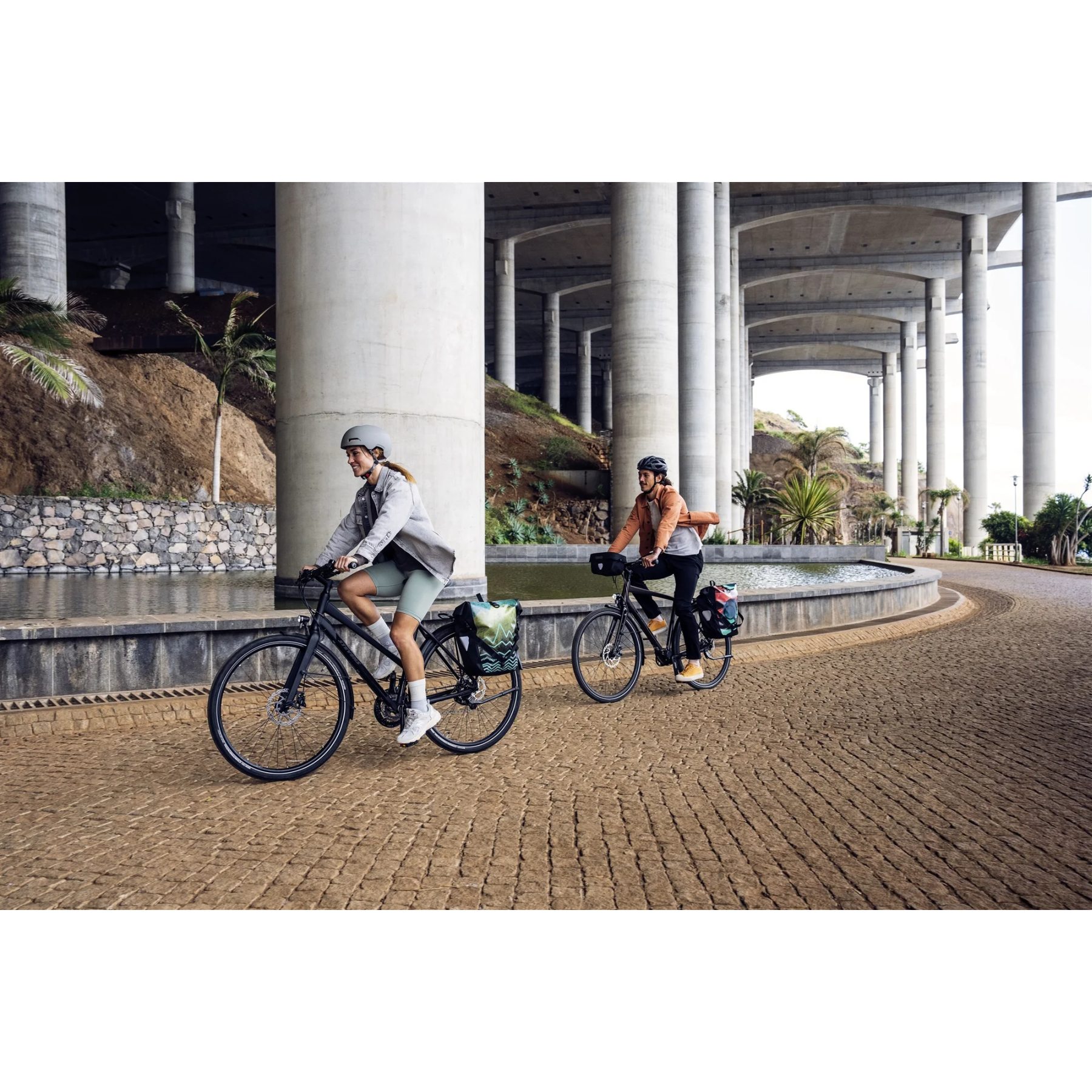Ortlieb City Back-Roller – Paire De Sacoches Vélo 42 X 23/32 X 17 Cm, Blanc/Noir, Polyvalentes Pour Ville Et Balades