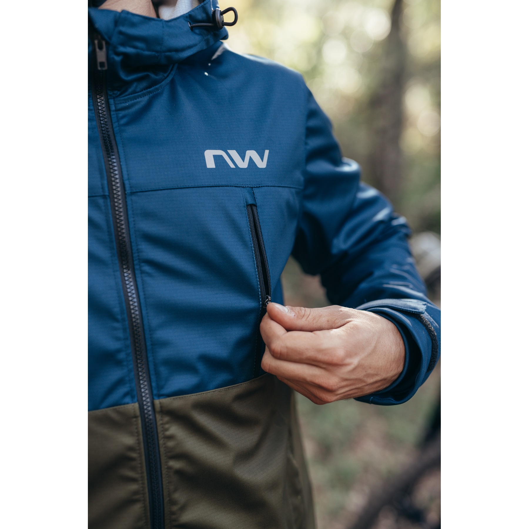 Northwave Easy Out Softshell Jacket Men - black 10 | BIKE24