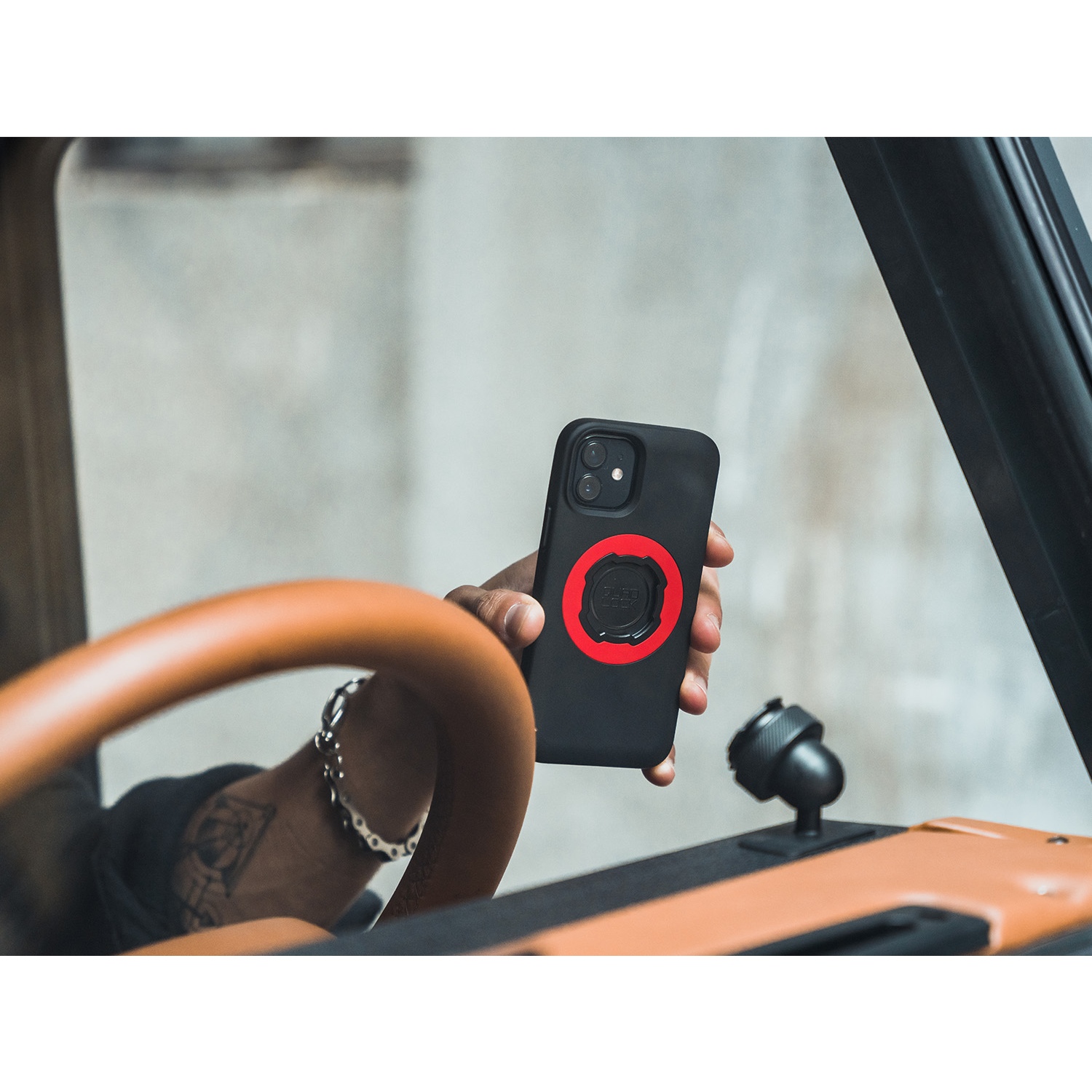 Supporto Adesivo Quad Lock Per Cruscotto Auto - Base Flessibile, Angolo Regolabile 360°, Compatibile Con Custodie Quad Lock