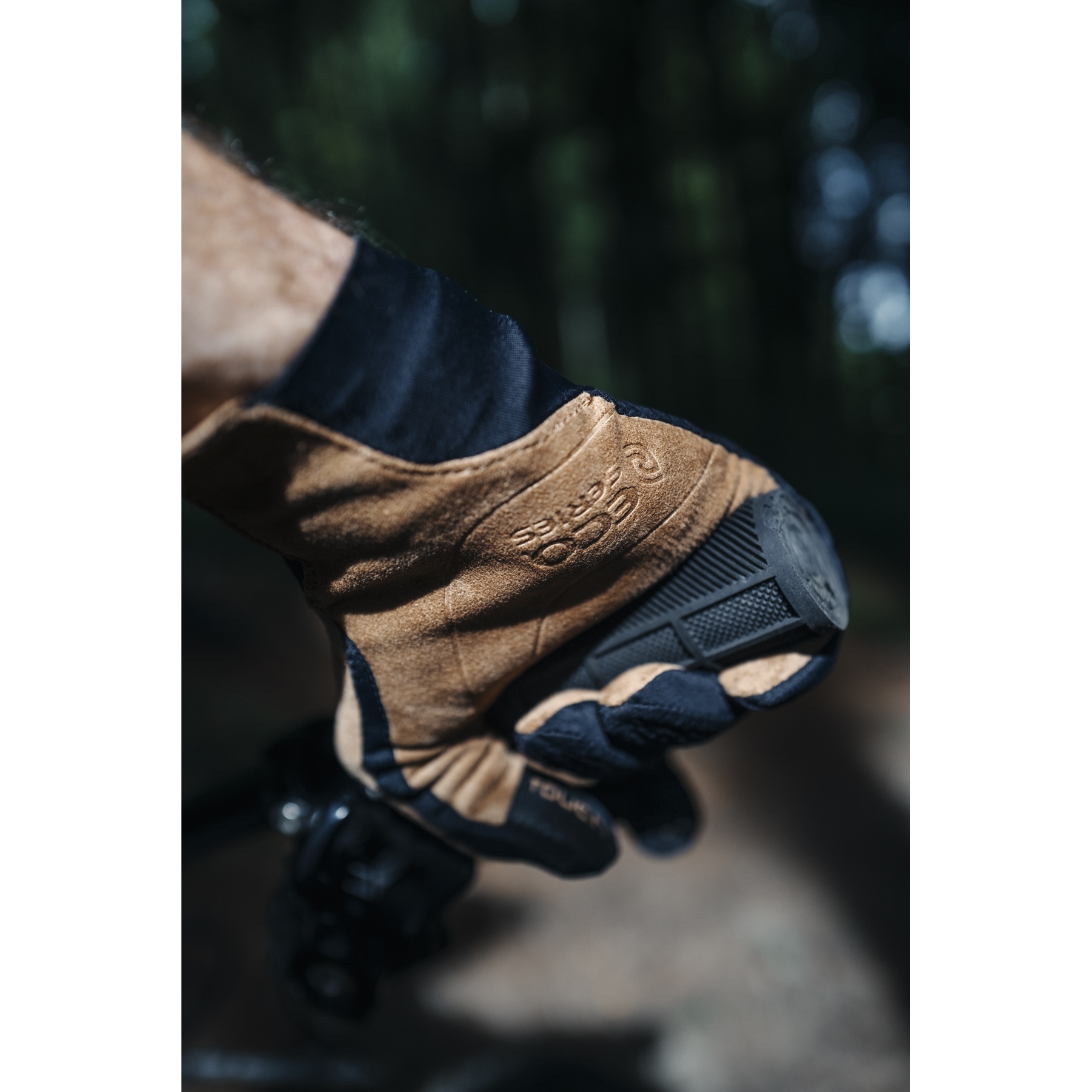 Roeckl Basel 2 Guanti Corti Da Ciclismo – Nero/Blu, Taglia 8.5, Palmo In Pelle Scamosciata Digitale Con Silicone