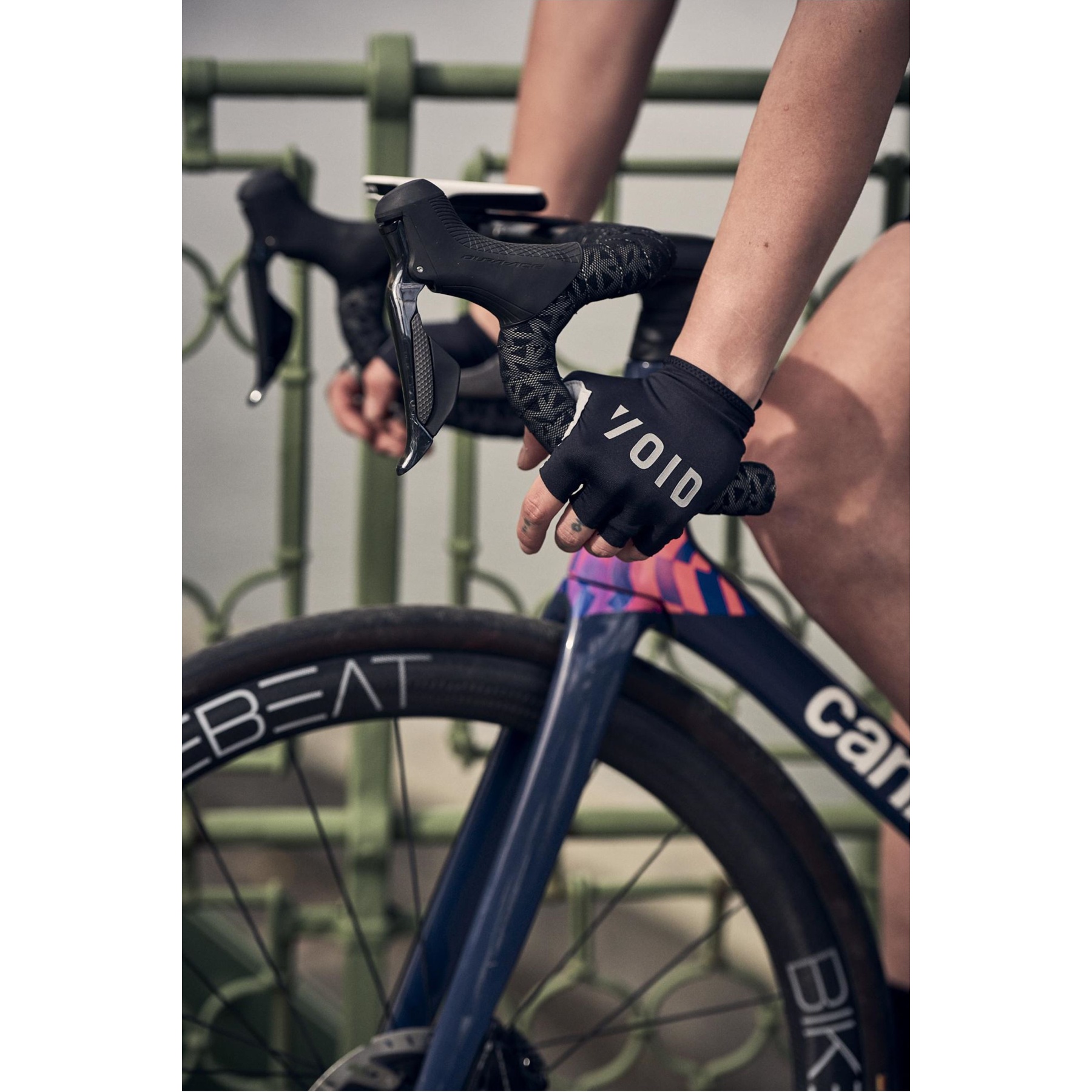 VOID Cycling Velo Gloves - Black | BIKE24