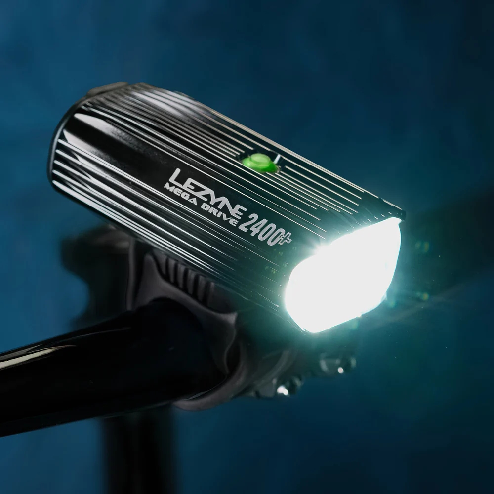 Lezyne Mega Drive 2400+ Loaded Kit Fietslamp Vooraan - zwart | BIKE24