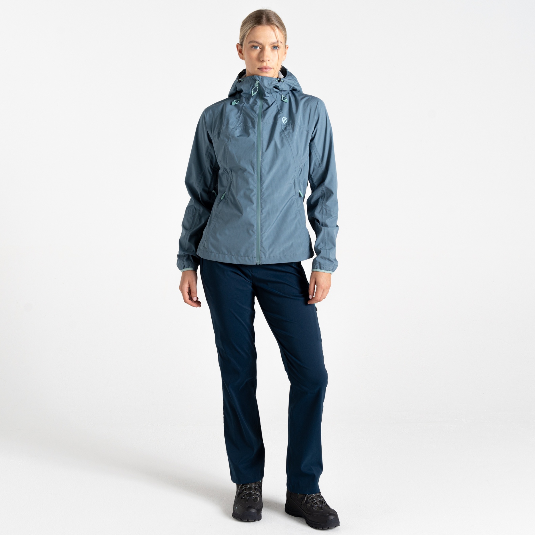 Veste Poudrée Dare 2b Femme - Imperméable Respirant, Rembourrage Recyclé, Capuche Amovible