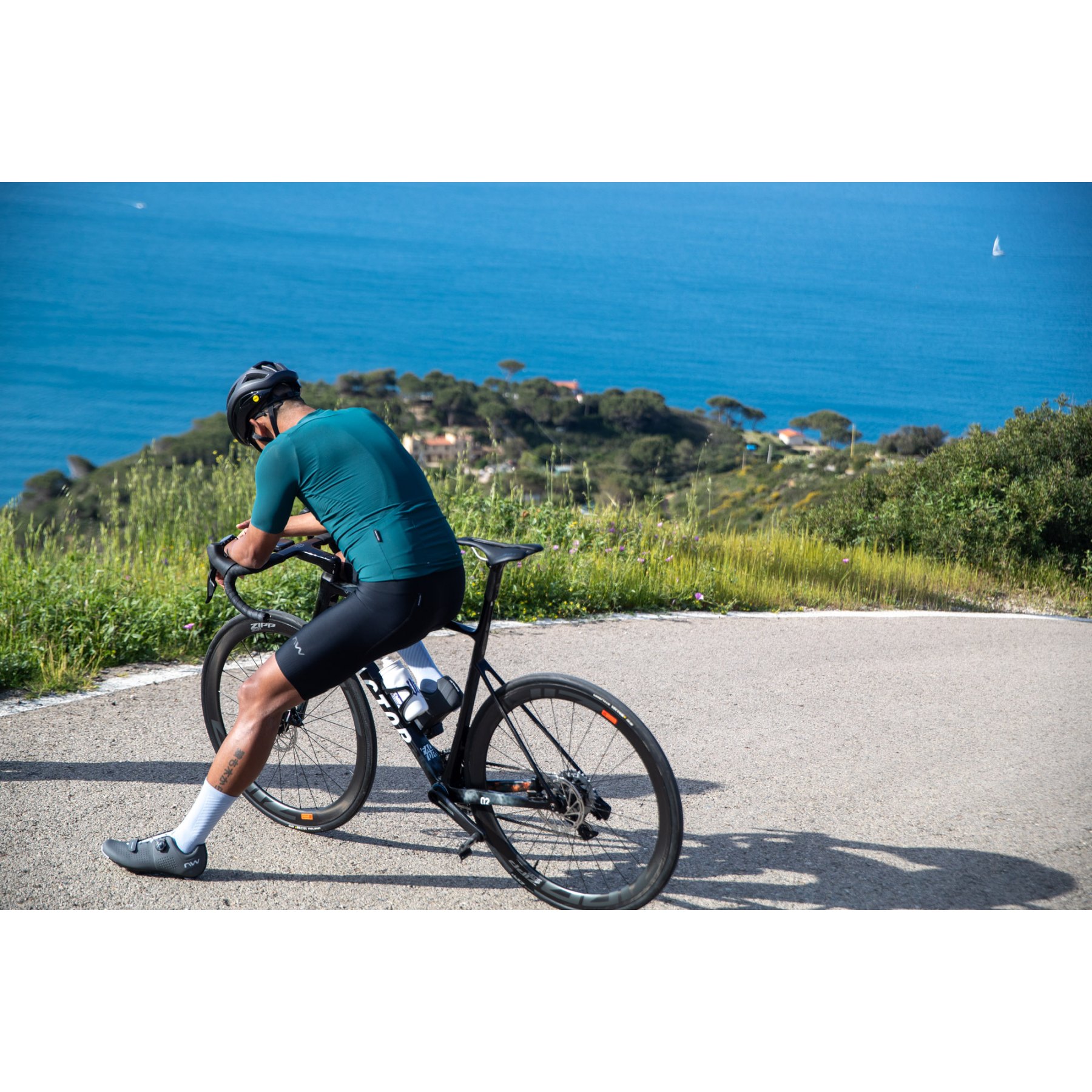 Northwave Fast Bibshorts Men - black 10 | BIKE24