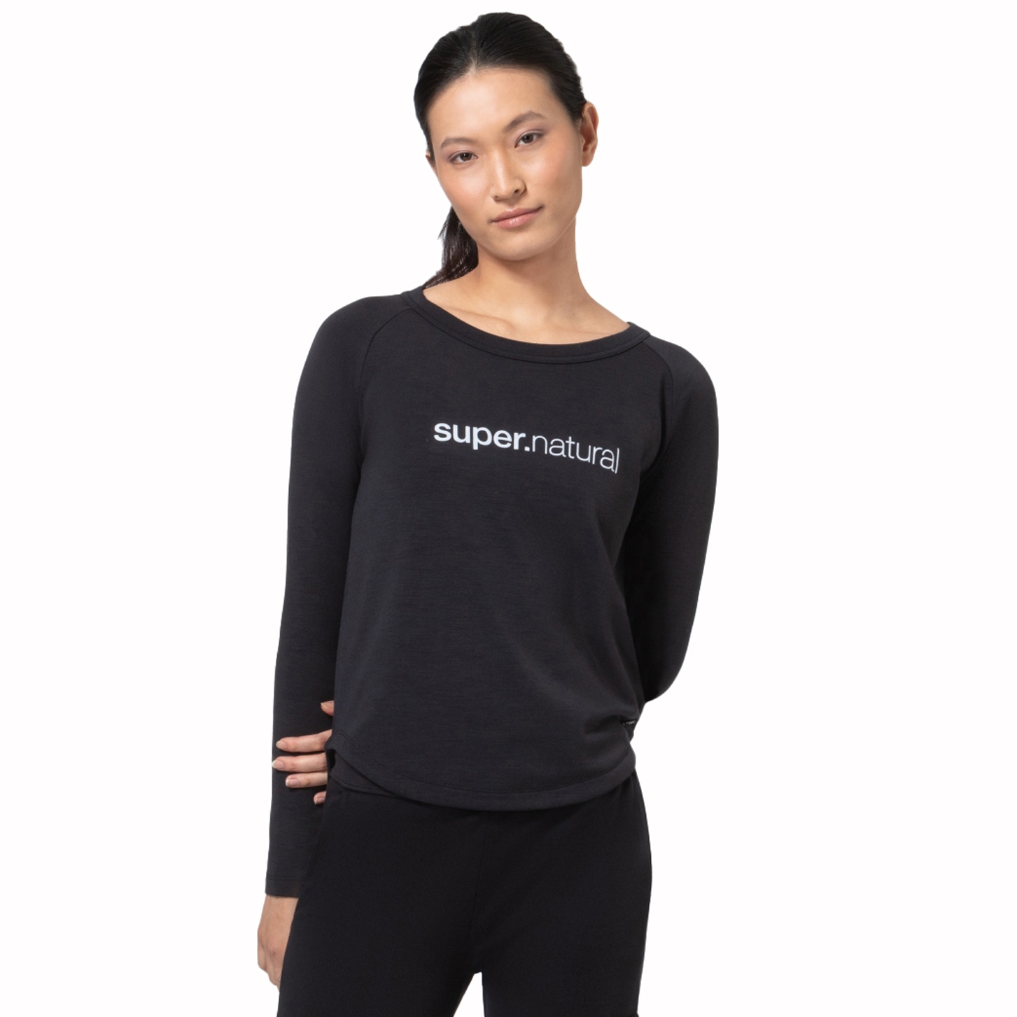Picture of SUPER.NATURAL Everyday Crew Longsleeve Women - Jet Black/Fresh White