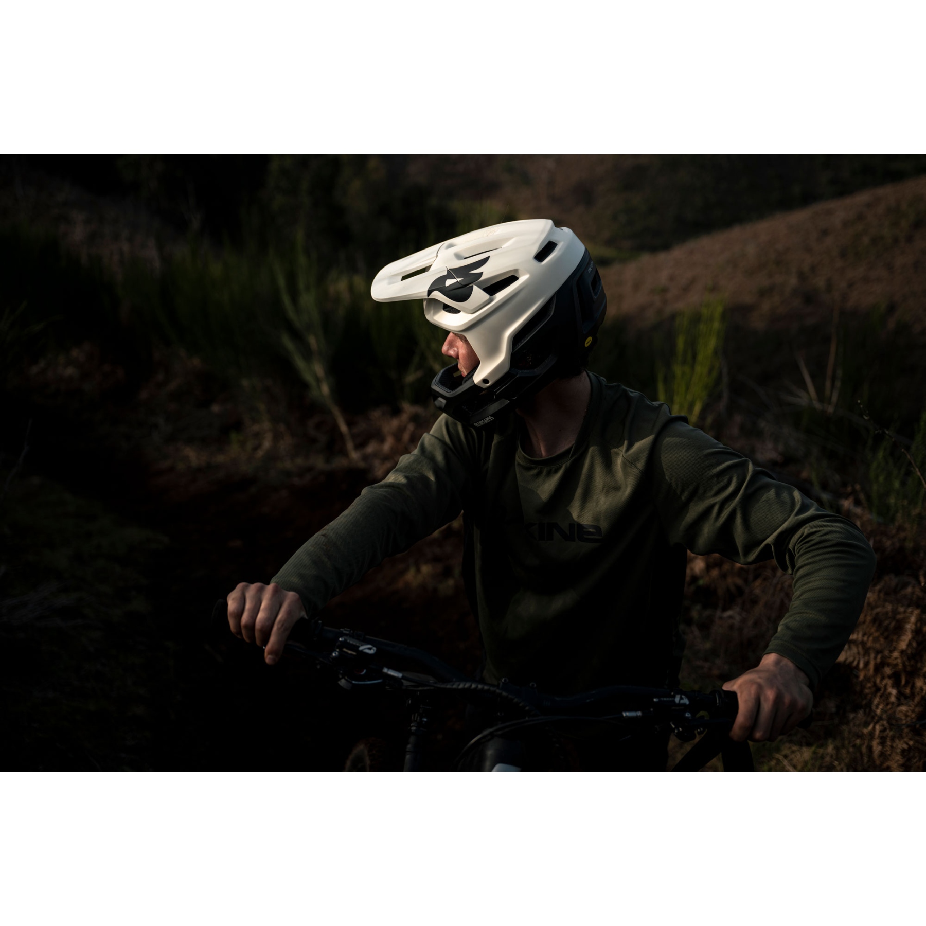Casque VTT Intégral Bluegrass Vanguard Core MIPS - Noir, Taille S - Neuf