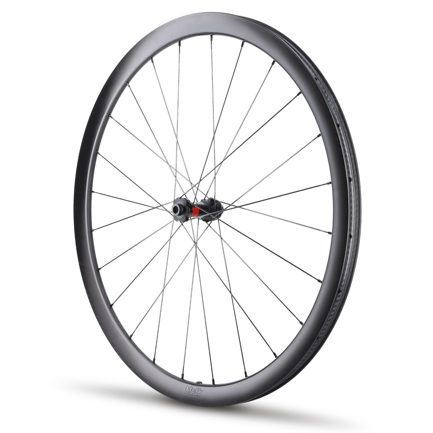 Photo produit de Mcfk | DT Swiss 240EXP Rueda Delantera Gravel - 28&quot; | Carbon | Clincher | Centerlock - 12x100mm - UD matt