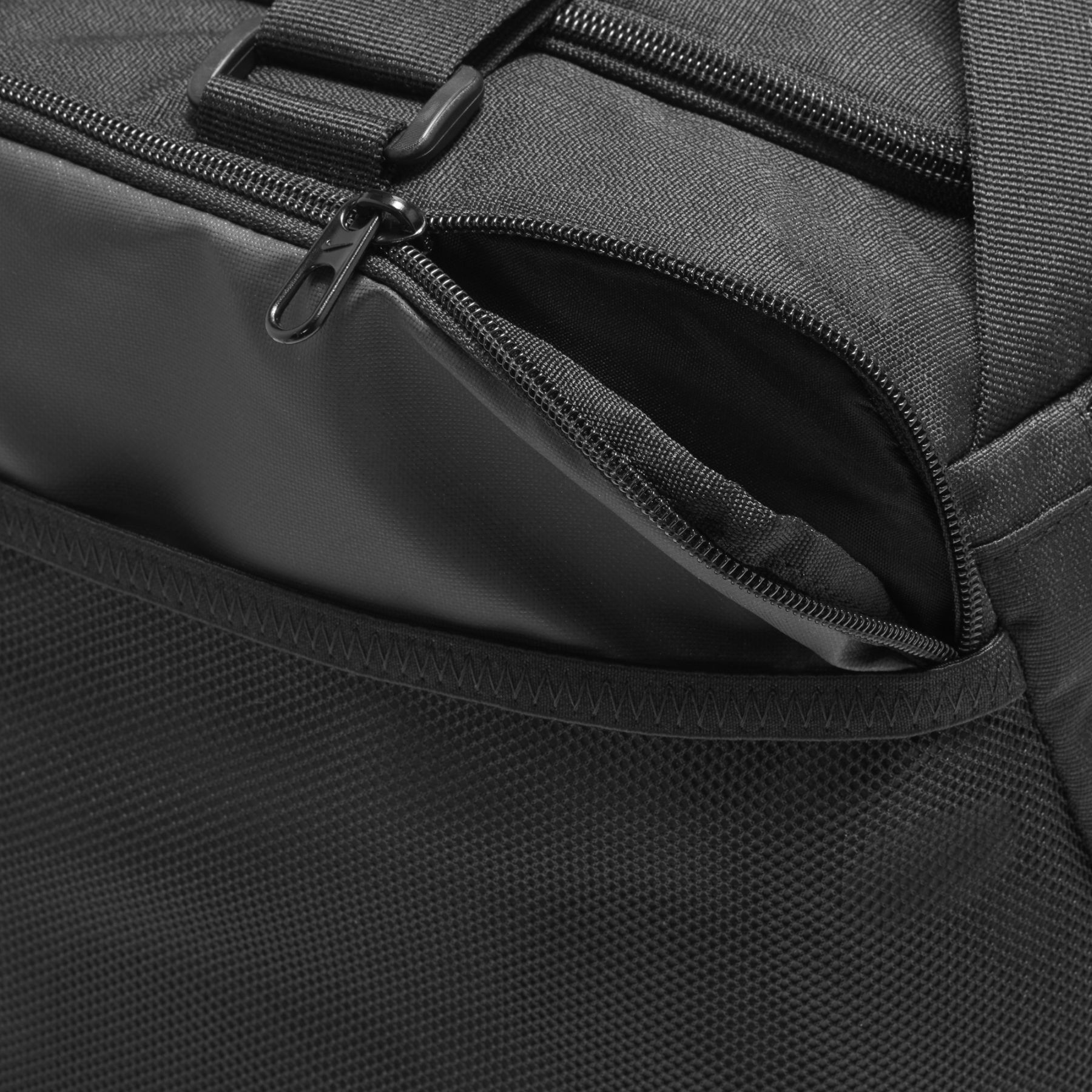 Nike Brasilia 9.5 Training Duffel Bag Outdoor Travel Daypack