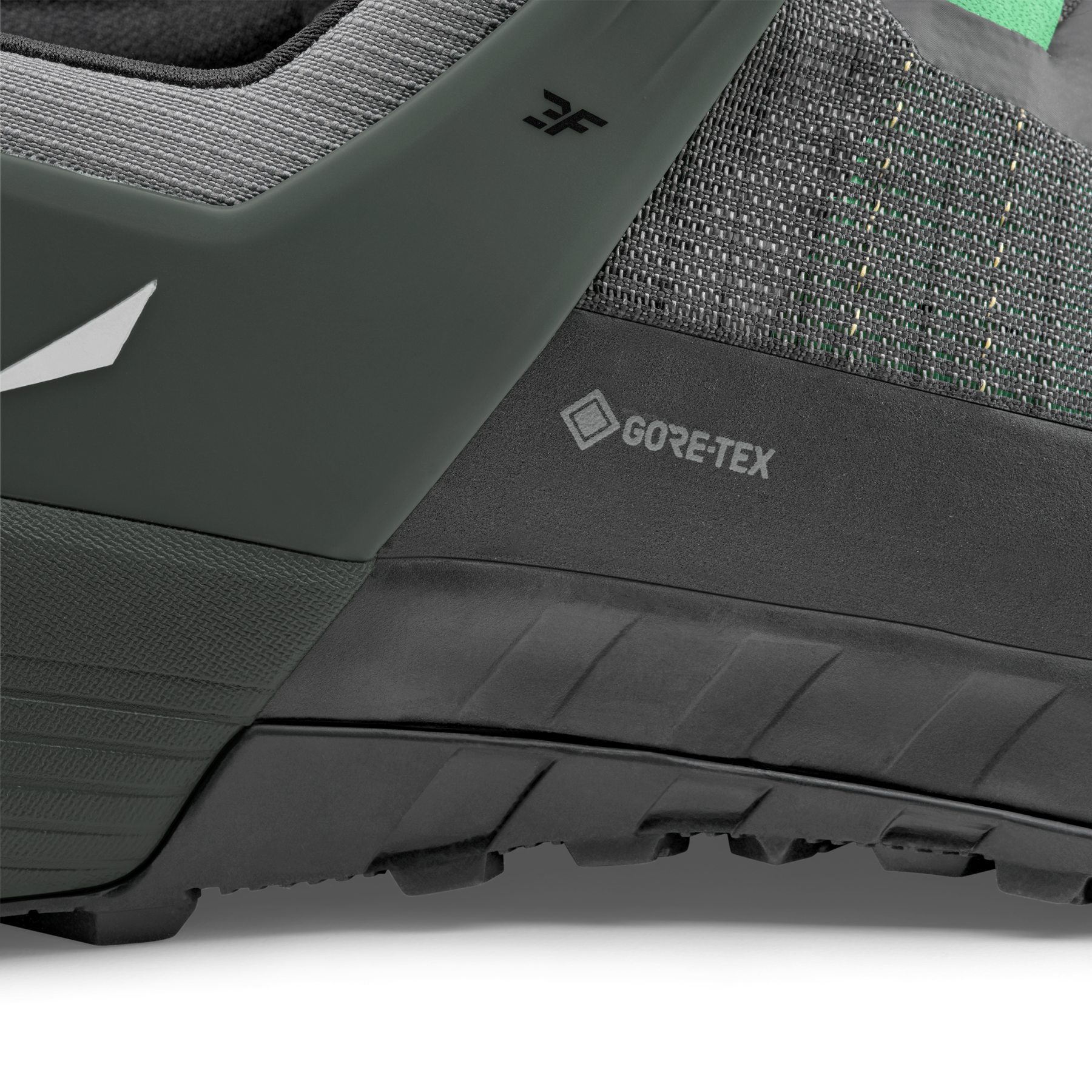 パックメン buty-wildfire-nxt-mid-gtx-