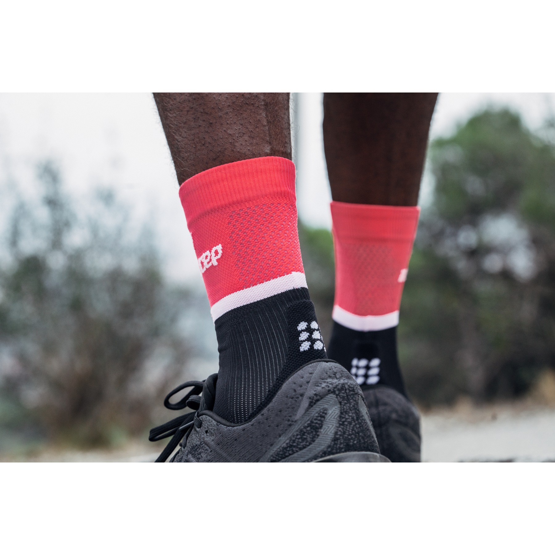 Women's The Run Compression Mid Cut Socks 4.0 - Pink/Black