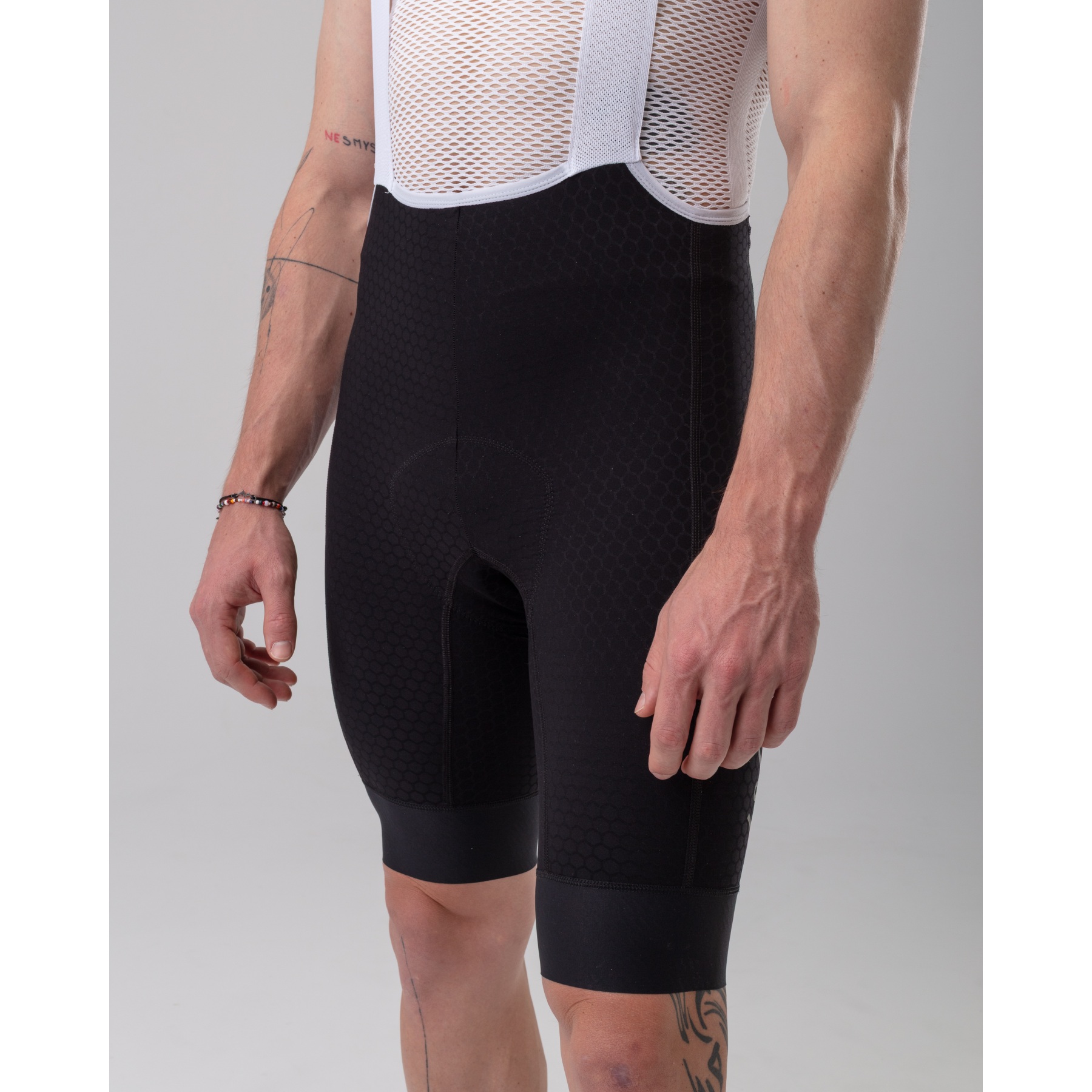 Isadore Echelon Aero Bib Shorts Men - Black/White | BIKE24