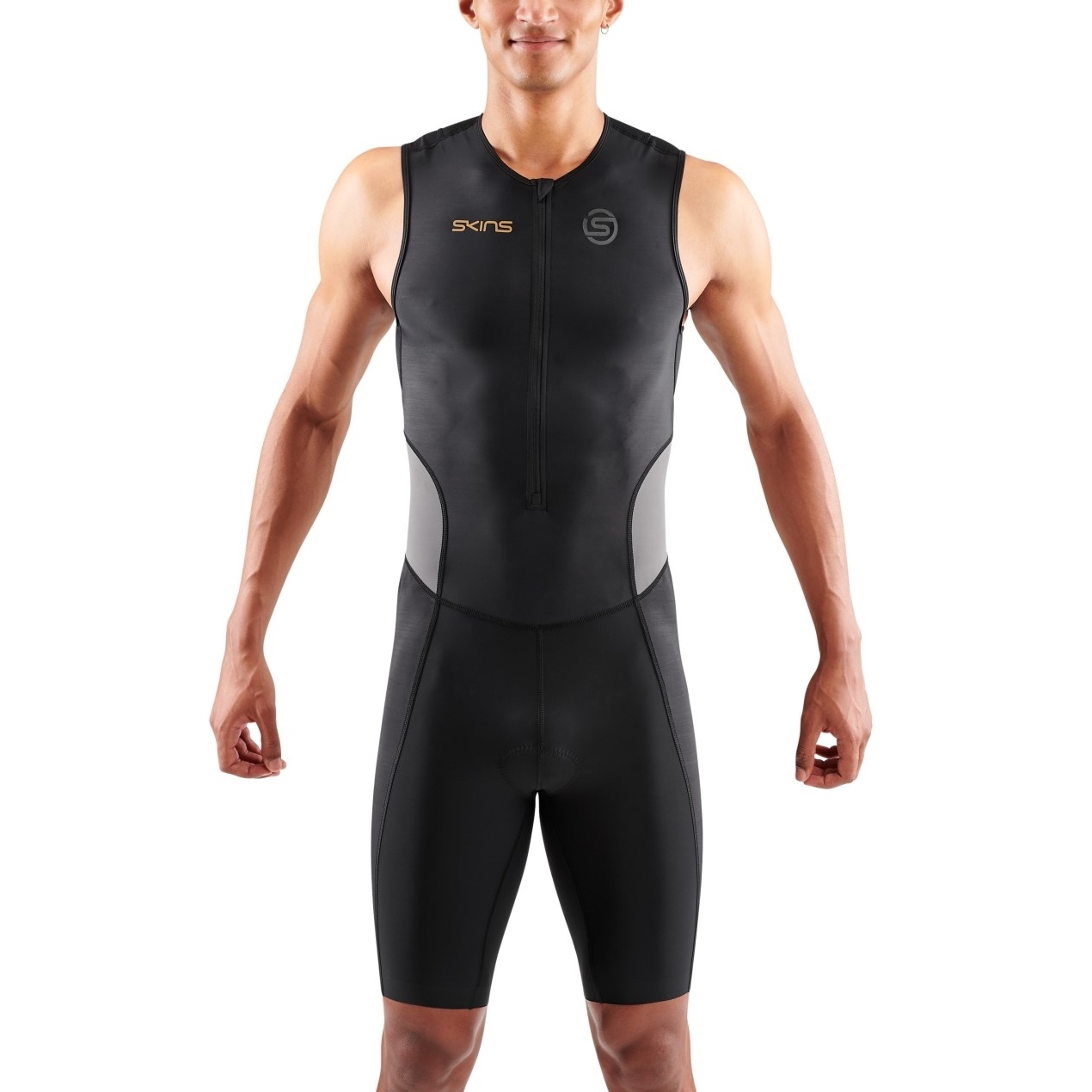 Immagine prodotto da SKINS Tuta da Triathlon senza Maniche Uomo - TRI Brand - Black/Carbon