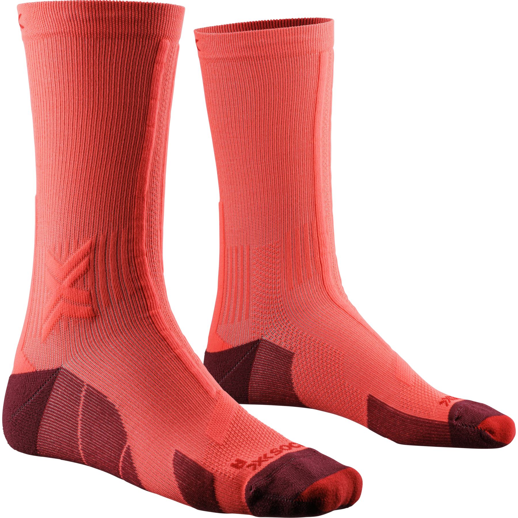Produktbild von X-Socks Trail Run Discover Crew Socken - fluo red/namib red
