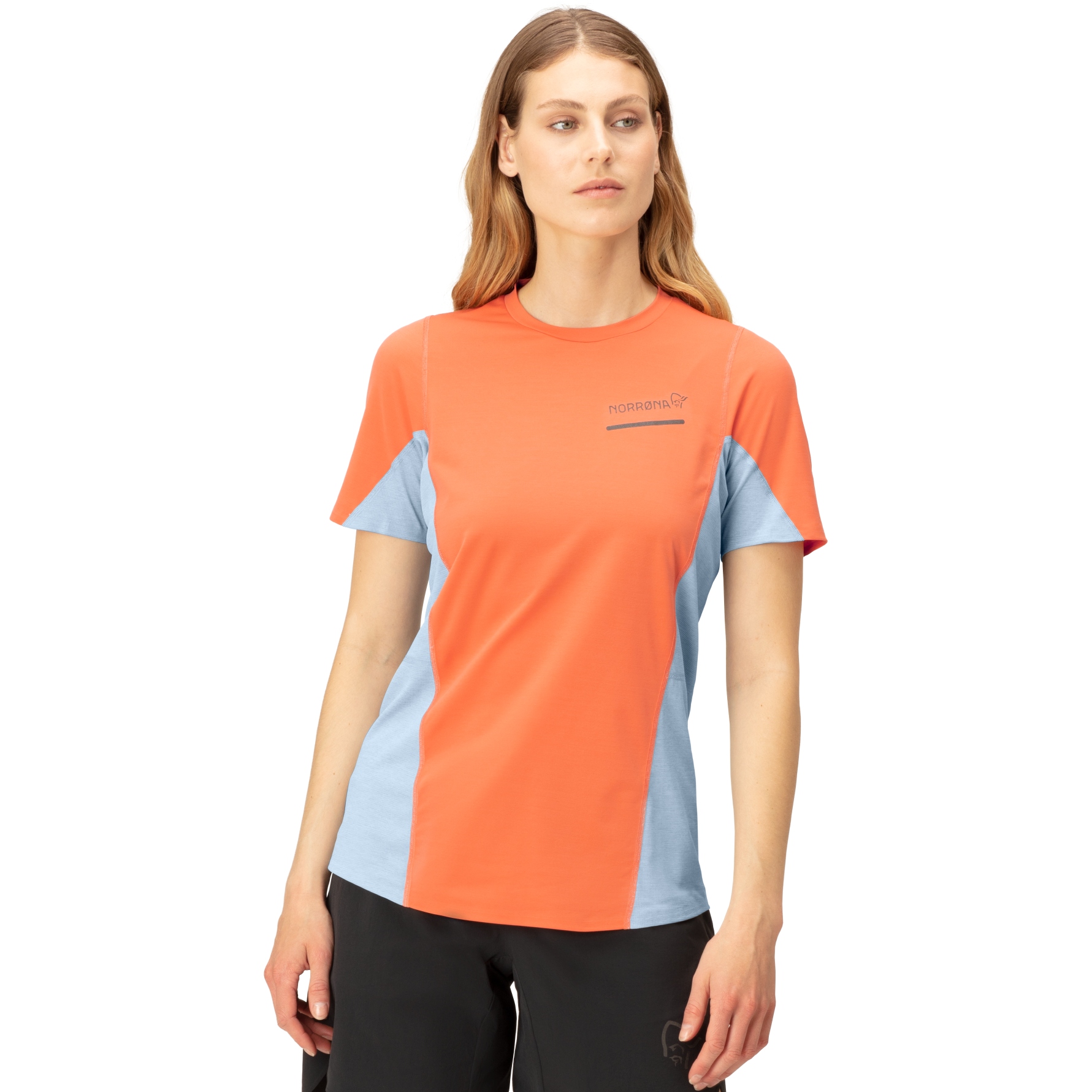 Produktbild von Norrona senja equaliser lightweight T-Shirt Damen - Flamingo