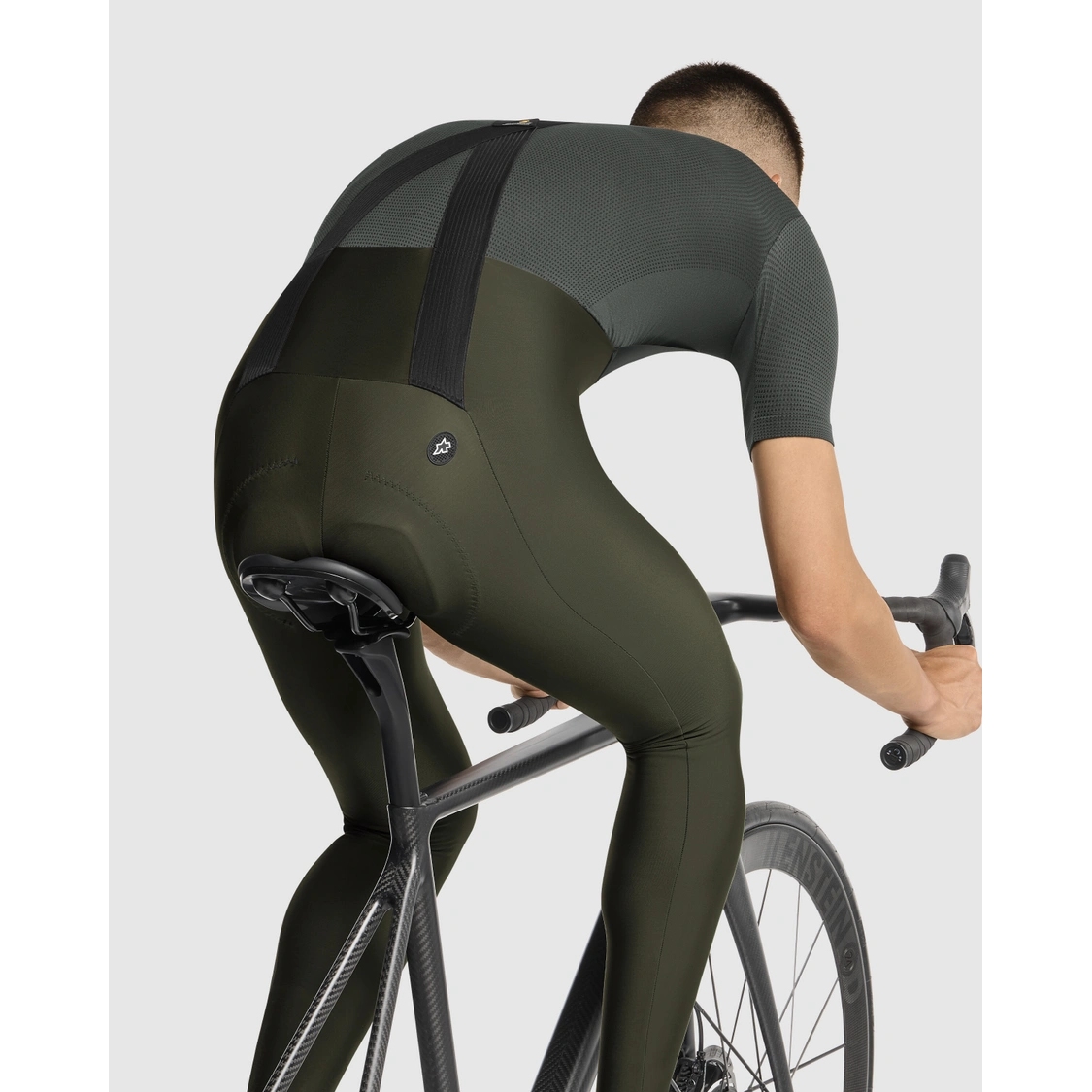 ASSOS LL.MILLE ビブタイツ 冬用ビブタイツ、あなたに合うのはどっち？｜TOKYOlife