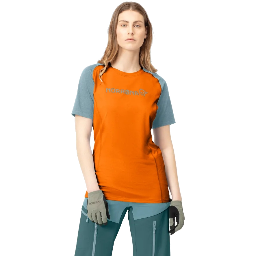 Produktbild von Norrona fjørå equaliser lightweight Damen T-Shirt - Orange Popsicle/Tourmaline