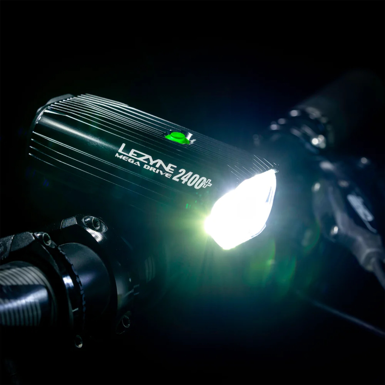 Lezyne Mega Drive 2400+ Loaded Kit Fietslamp Vooraan - zwart | BIKE24