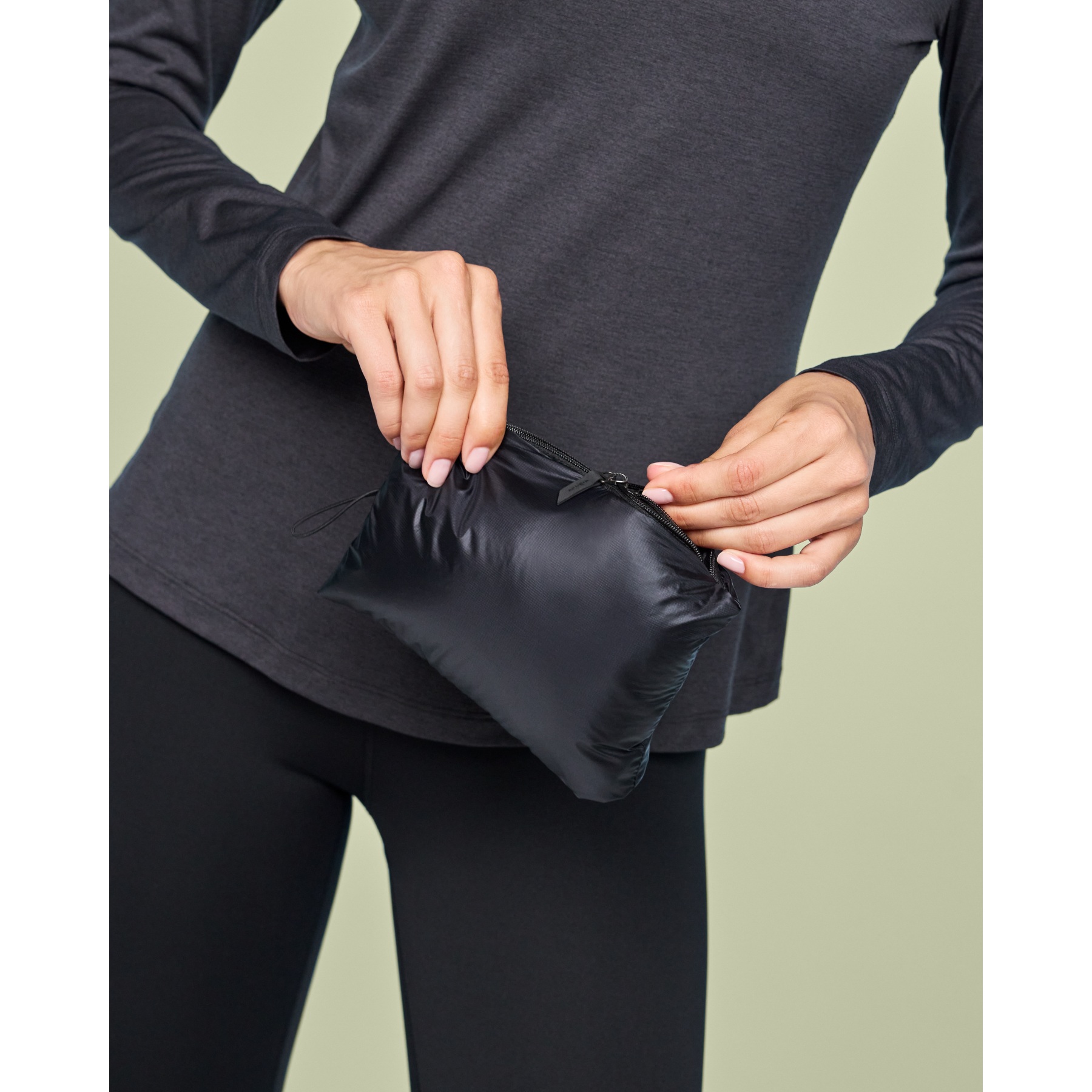 On Weather Vest Women - Black | BIKE24