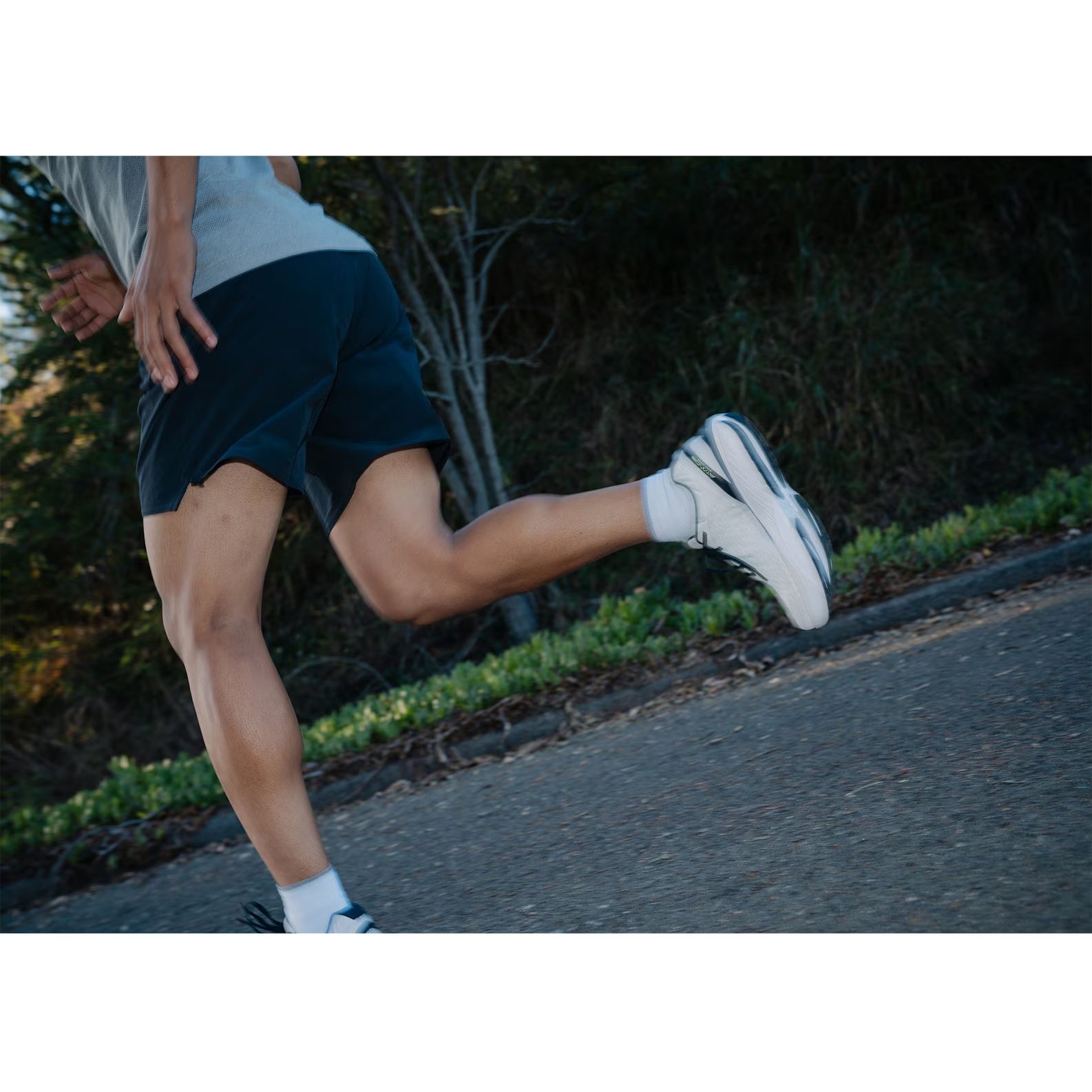 Topo Athletic Atmos Running Shoes Men - bone/black | BIKE24