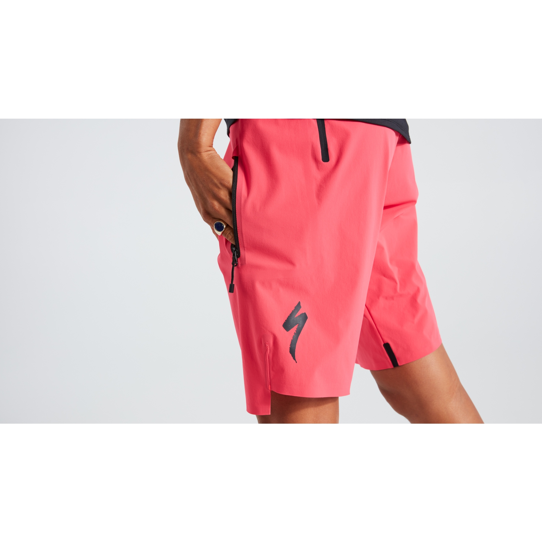 Specialized Trail Air Shorts Women - imperial red | BIKE24