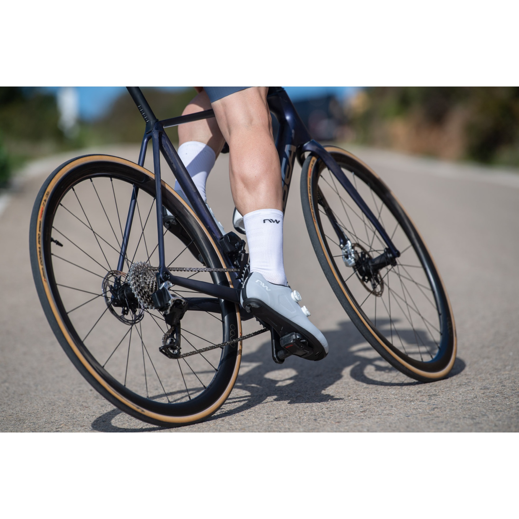 Northwave Revolution Road Shoes - black/white 11 | BIKE24