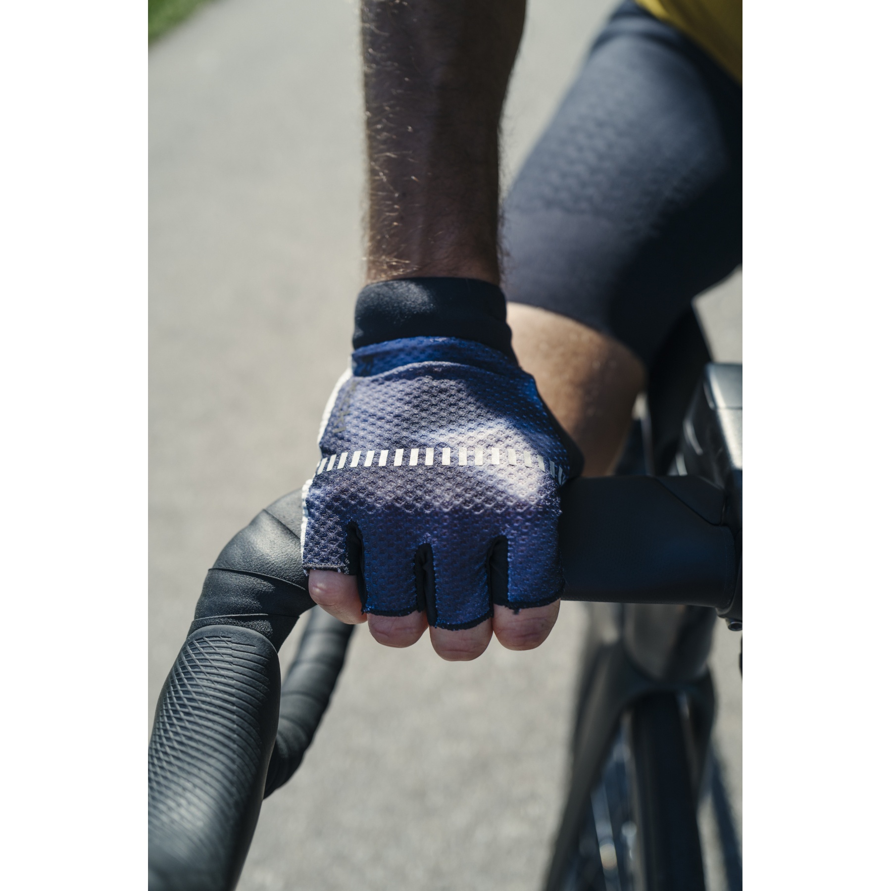 ROECKL Basel 2 Radhandschuh – Schwarz/Blau – Halbfinger, Silikon-Grip, COMFORT-INNOVATION Polsterung & Frotteedaumen ROECKL Basel 2 Radhandschuh – Schwarz/Blau – Halbfinger, Silikon-Grip, COMFORT-INNOVATION Polsterung & Frotteedaumen