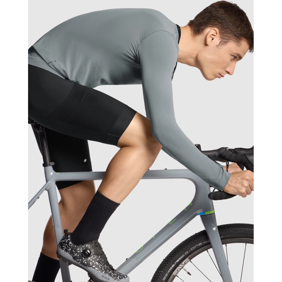 Assos TACTICA Longsleeve Tech T-Shirt T5 Men - fanatic silver | BIKE24