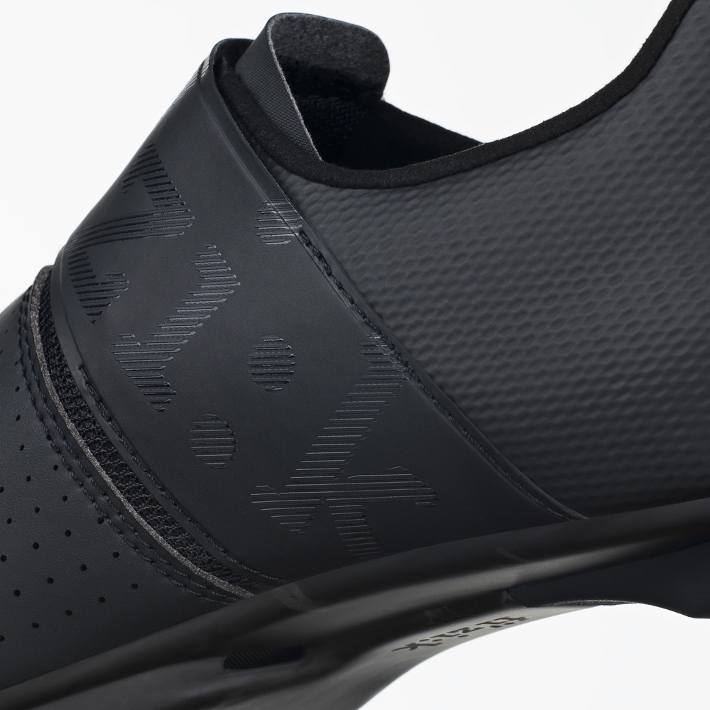 ウェア fizik VENTO INFINITO CARBON 2 WIDE 38.5 楽天市場】フィジーク シューズVENTO INFINITO CARBON 2 WIDE
