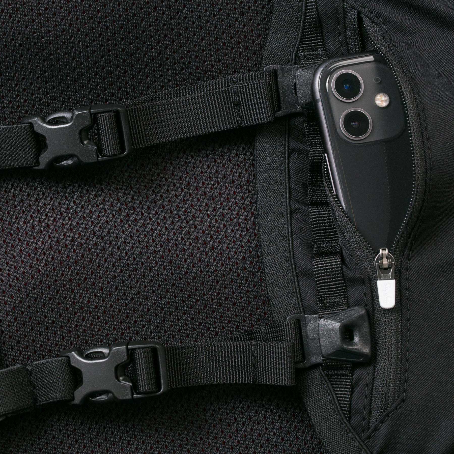 Rapha Pro Team Lightweight Backpack 10L - black/black | BIKE24