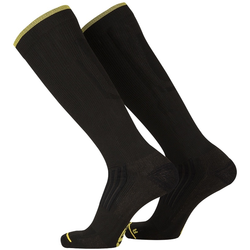 Picture of SKINS Accessories 3-Series Unisex Travel Compression Socks - Black