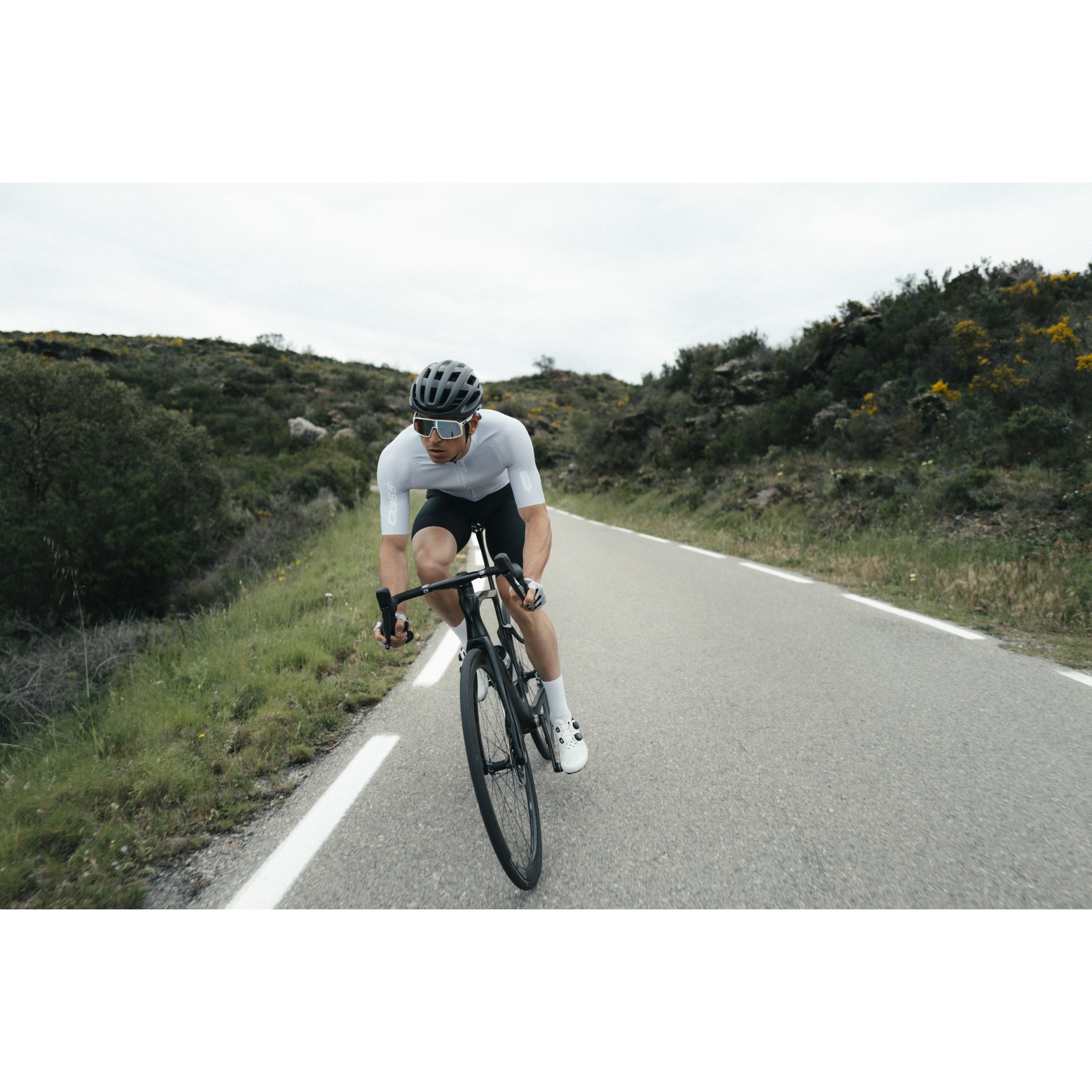 Chaussures de Cyclisme Route pour Homme/Femme - Respirantes, Antidérapantes, Compatible Look Delta, Blanc, 36 EU