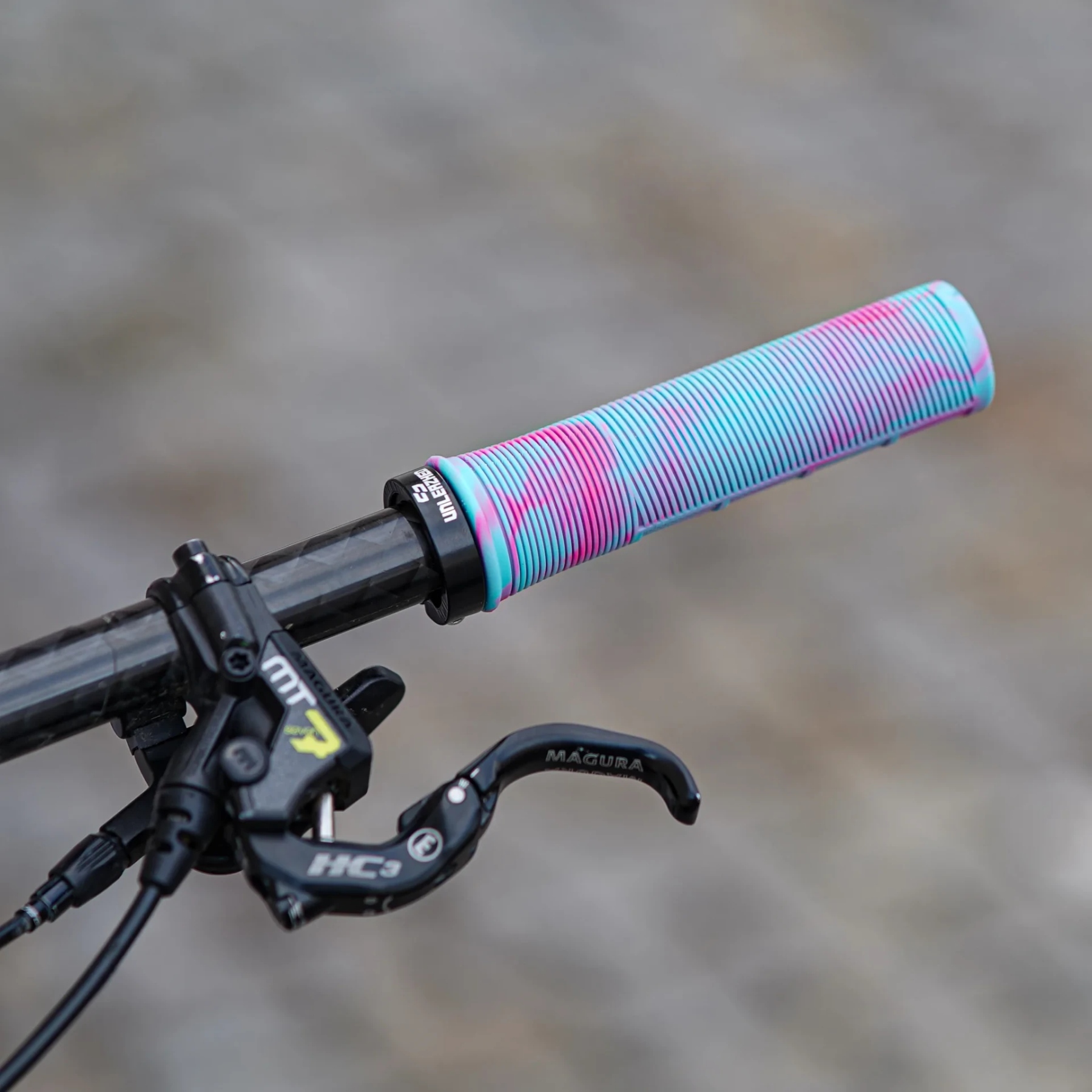 Unleazhed G1 MTB Griffe - Turquoise/Pink | BIKE24