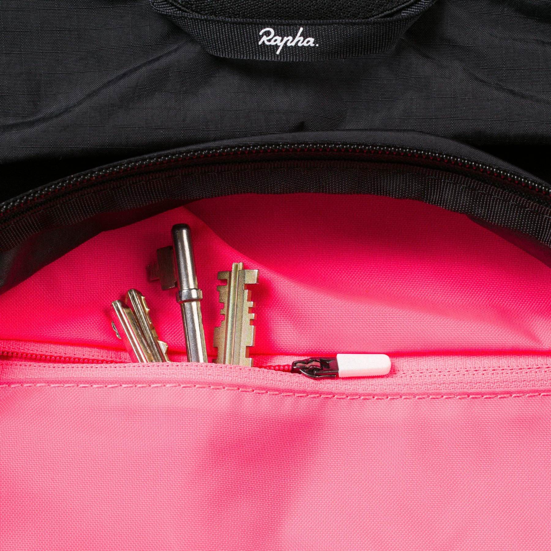 バッグ RAPHA PRO TEAM LIGHTWEIGHT BACKPACK Rapha Pro Team Lightweight バックパック – SPORTS CYCLE SHOP