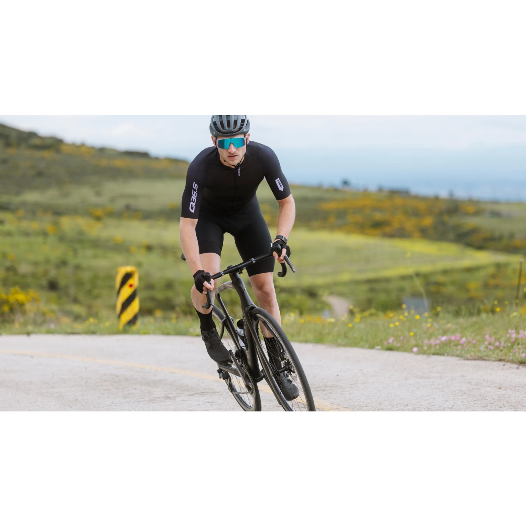 Q36.5 Gregarius Pro Bib Shorts Men - black | BIKE24