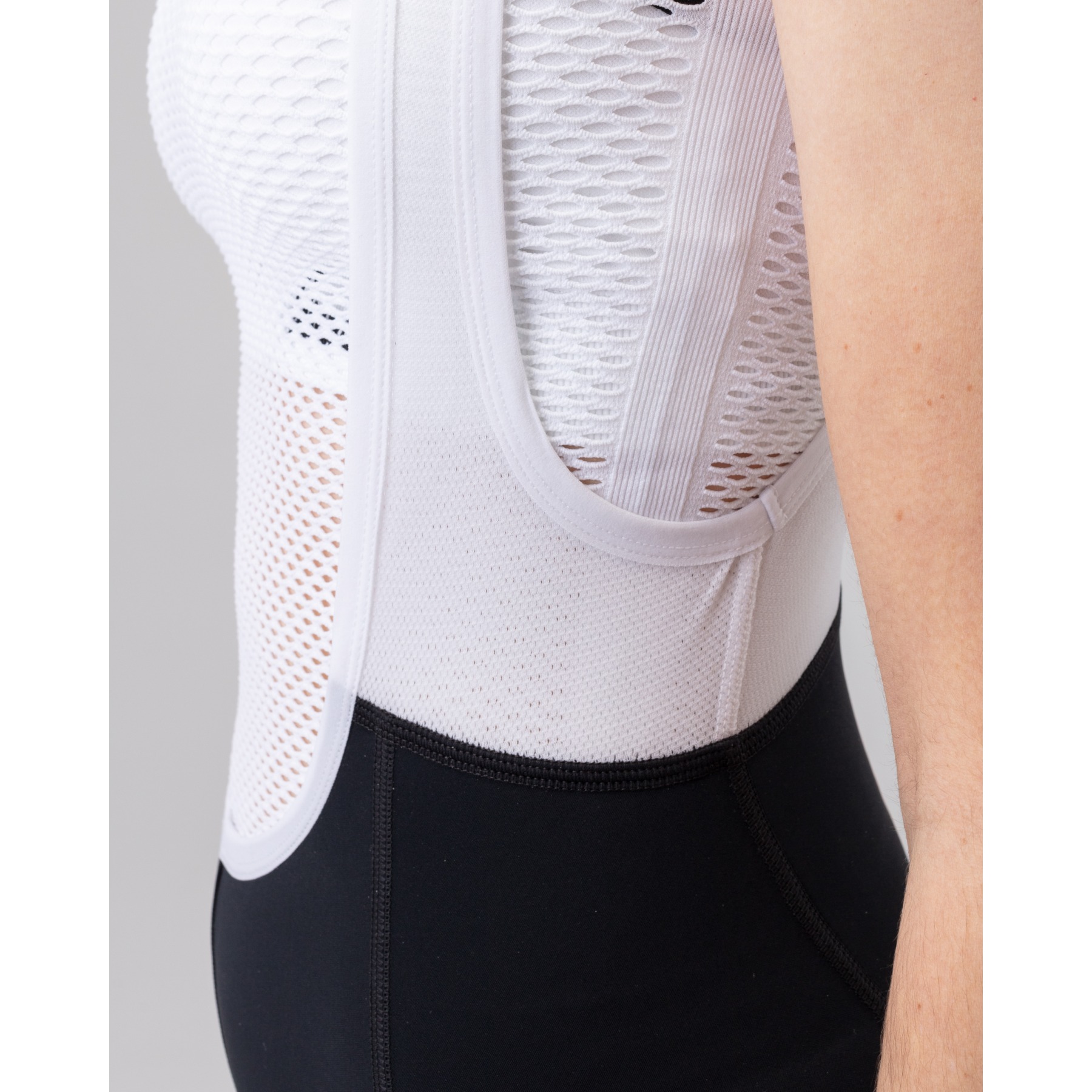 Isadore Debut 2.0 Bib Shorts Women - Black/White | BIKE24