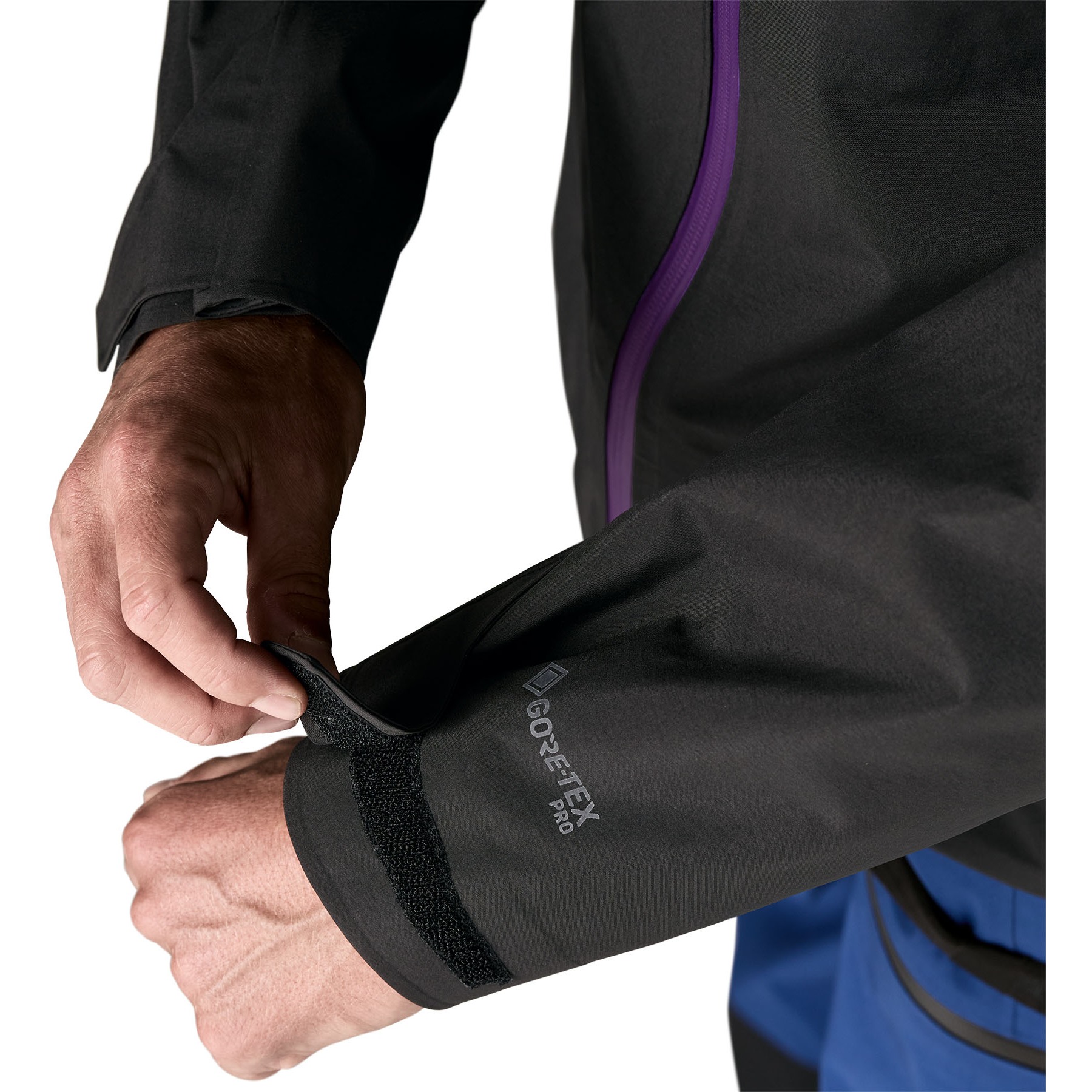 Patagonia Pluma Pro Jacket Men - Black | BIKE24