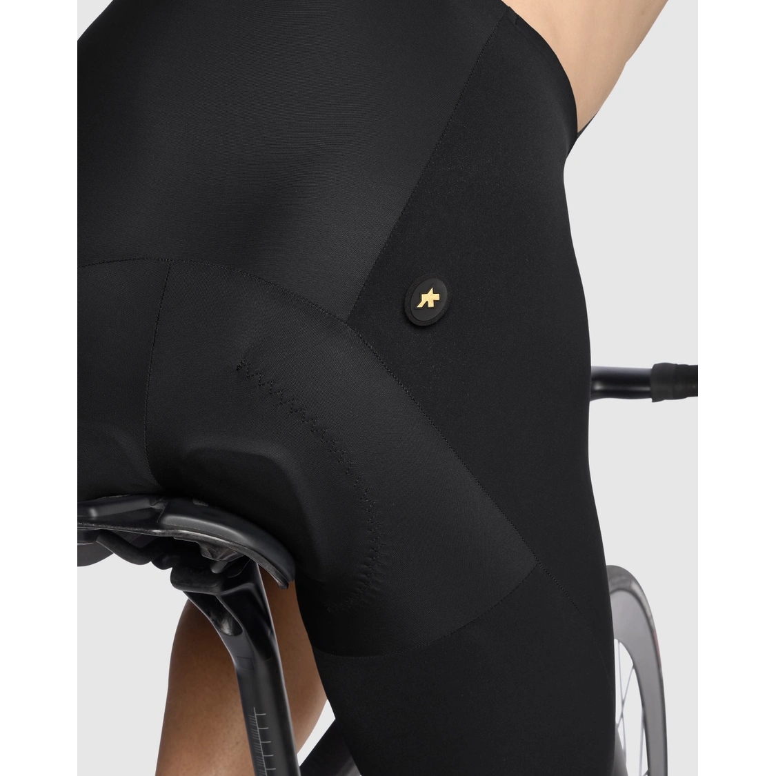 ASSOS EQUIPE RS BIBSHORTS Sサイズ① ASSOS EQUIPE RS SCHTRADIVARI Bib Shorts S11 - La Bicicletta