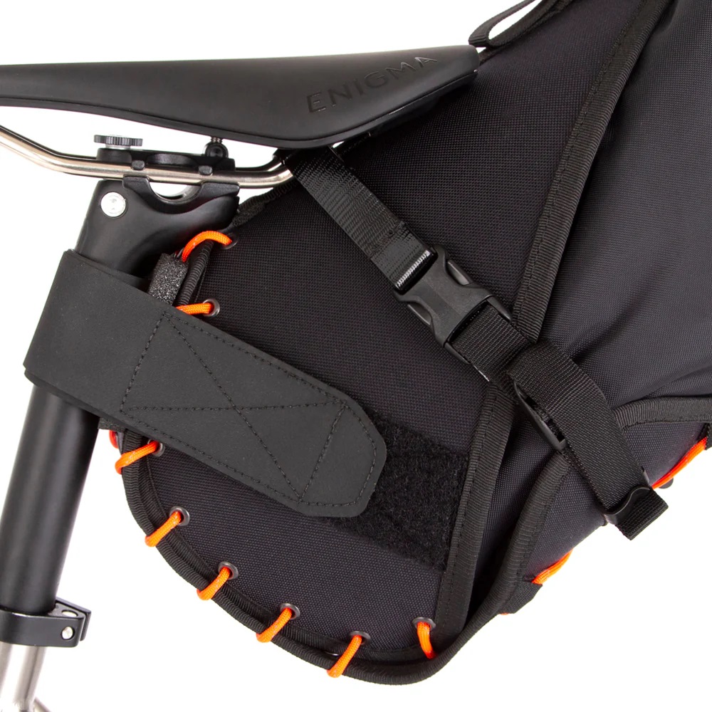 Restrap Saddle Bag - 14L - black/orange | BIKE24