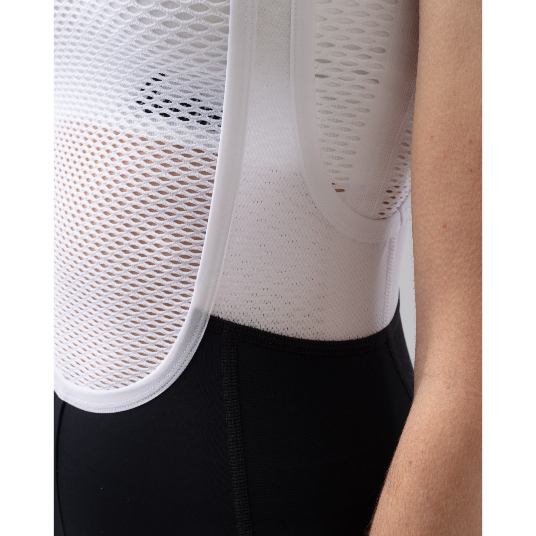 Isadore Debut 2.0 Bib Shorts Women - Black/White | BIKE24