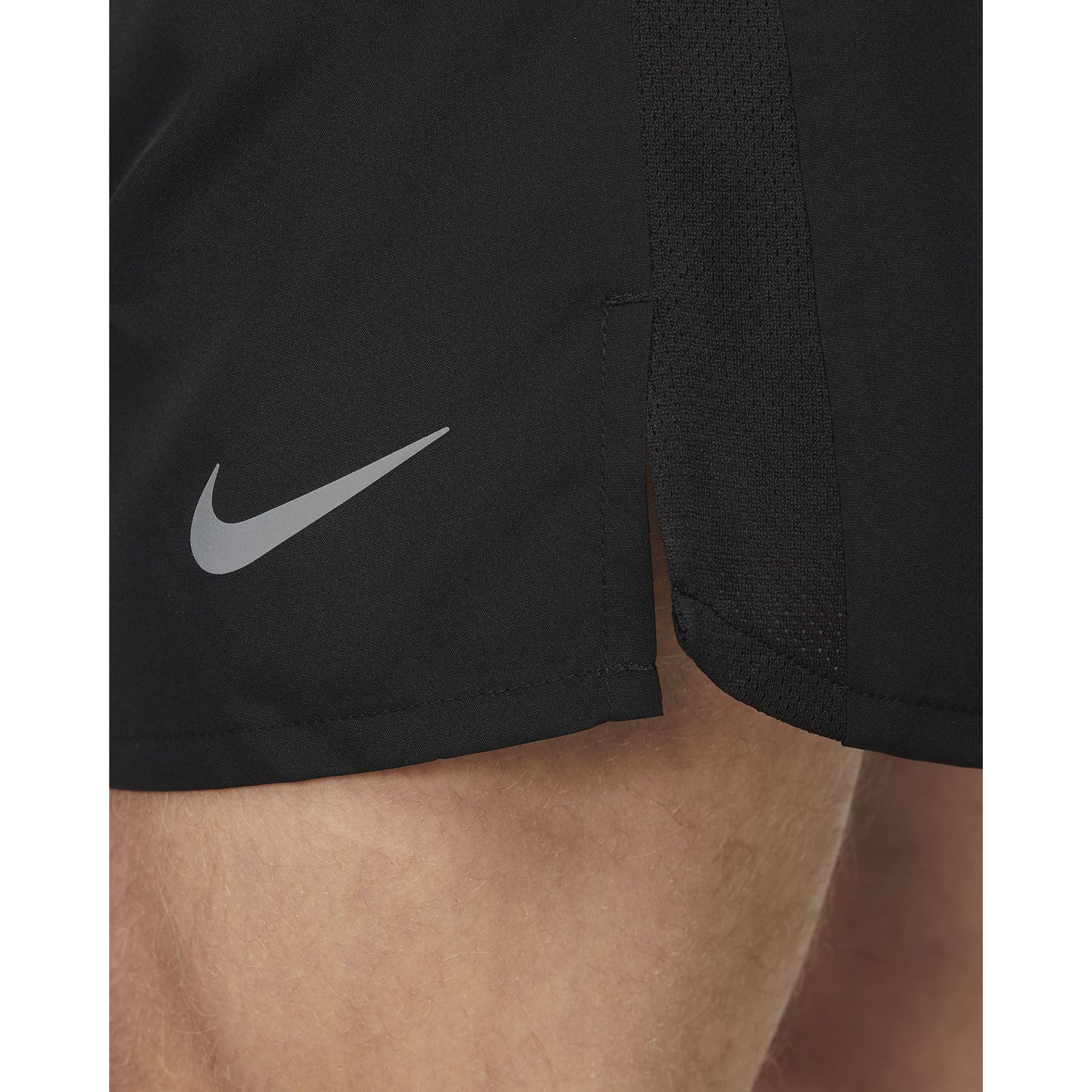 Nike Flex Stride 7 Inch Mens Running Shorts (Black-Reflective Silver)