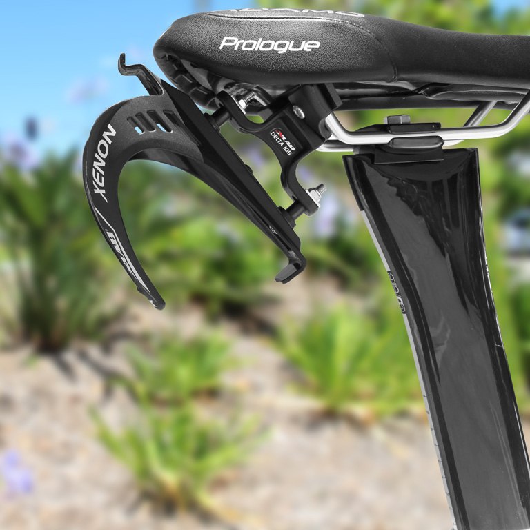 XLAB Delta 105 Adapter + Xenon Flaschenhalter - schwarz | BIKE24 LU
