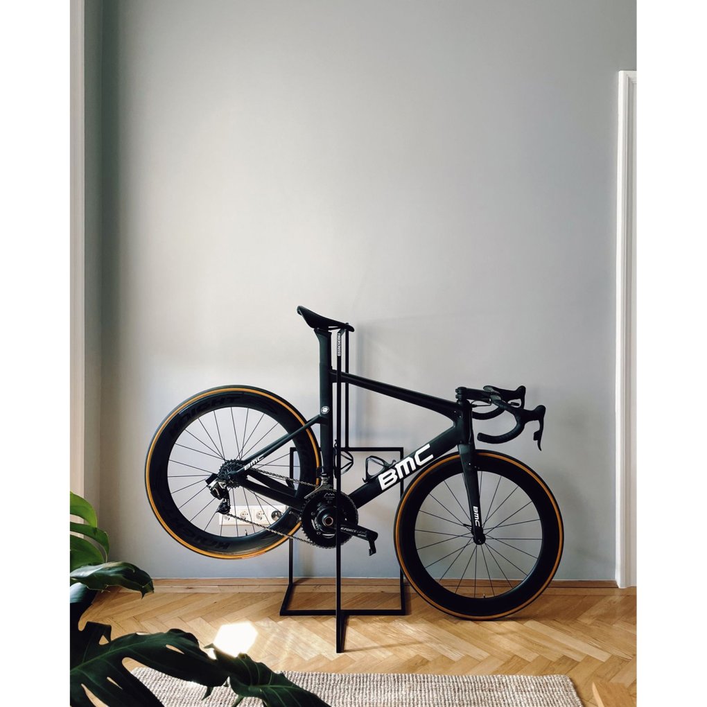 FINGERSCROSSED 90° Bikestand - Black | BIKE24