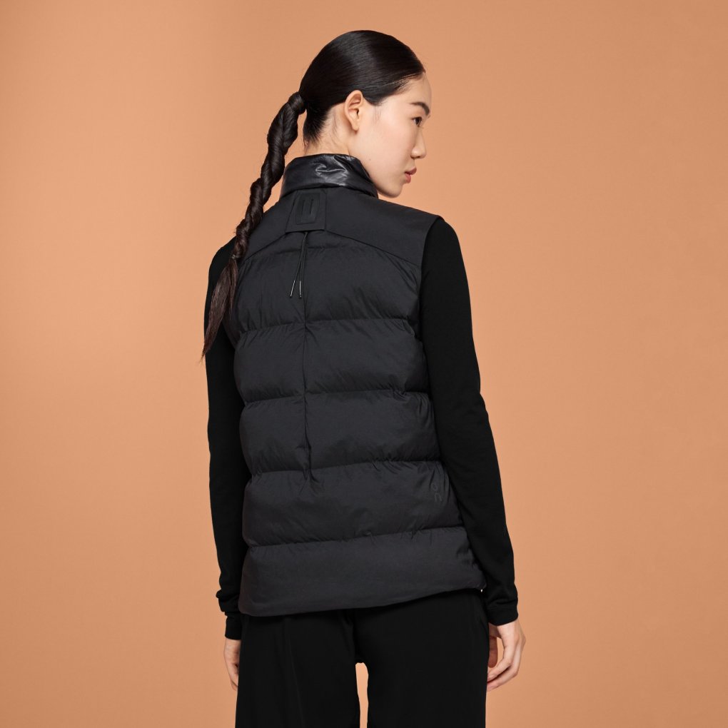 On Challenger Vest Women - Black | BIKE24