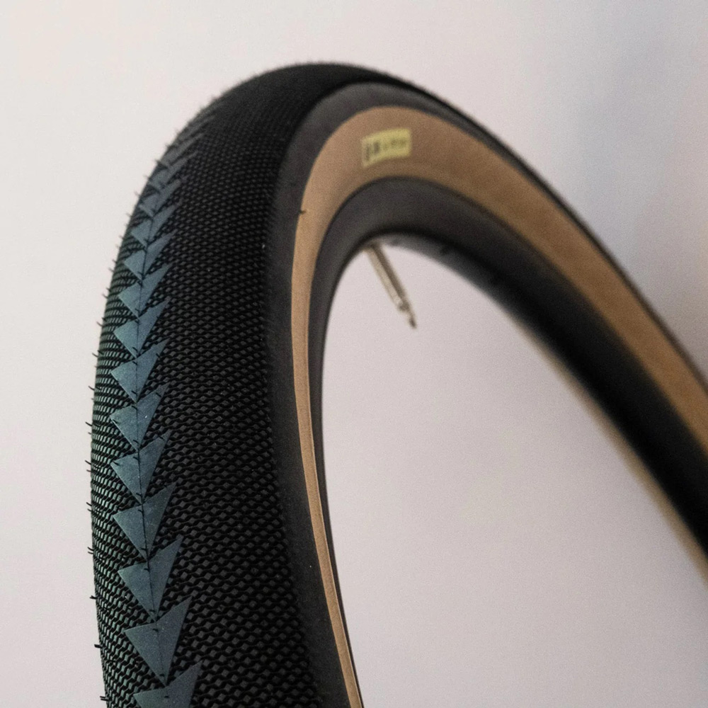 Ultradynamico Cava JFF Folding Tire - 48-584 / 650b x 47.99