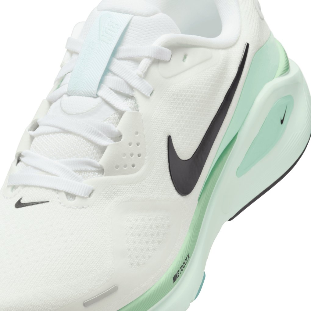 Nike Chaussures de course Femme Structure 26 white/black